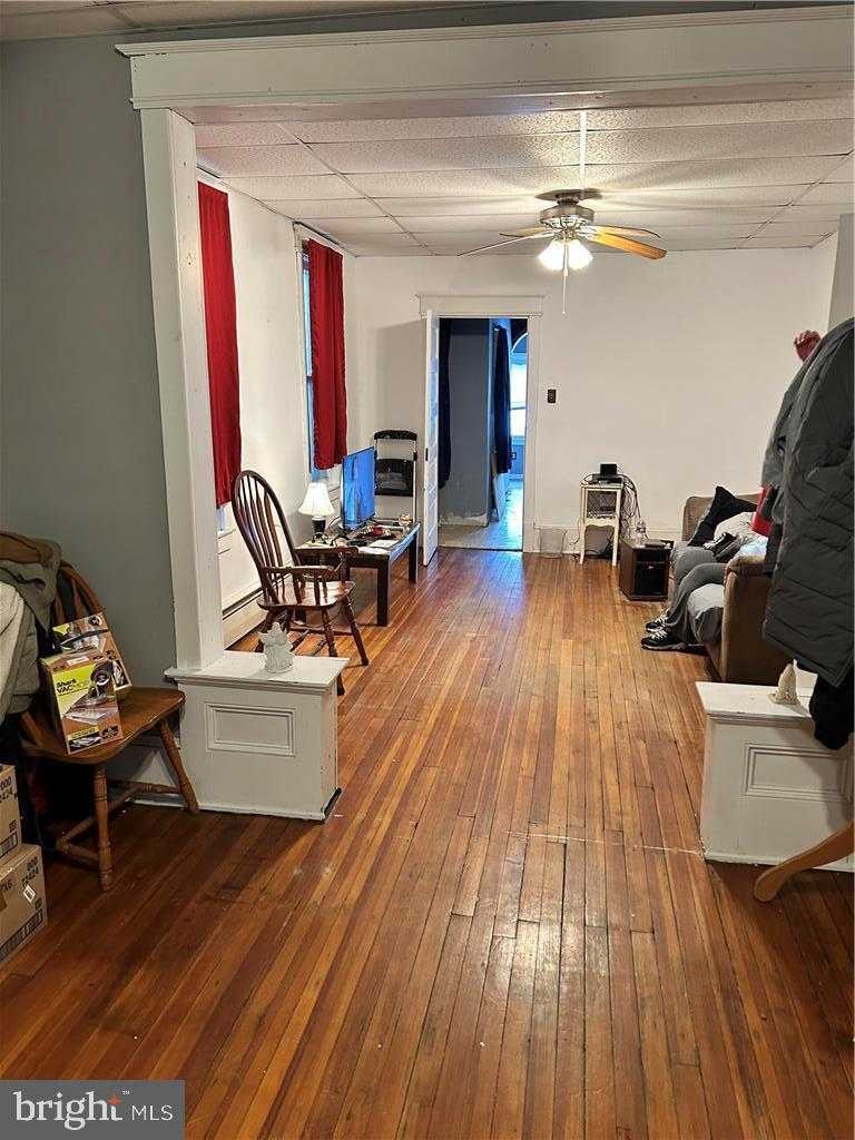 539 Arlington St photo 3