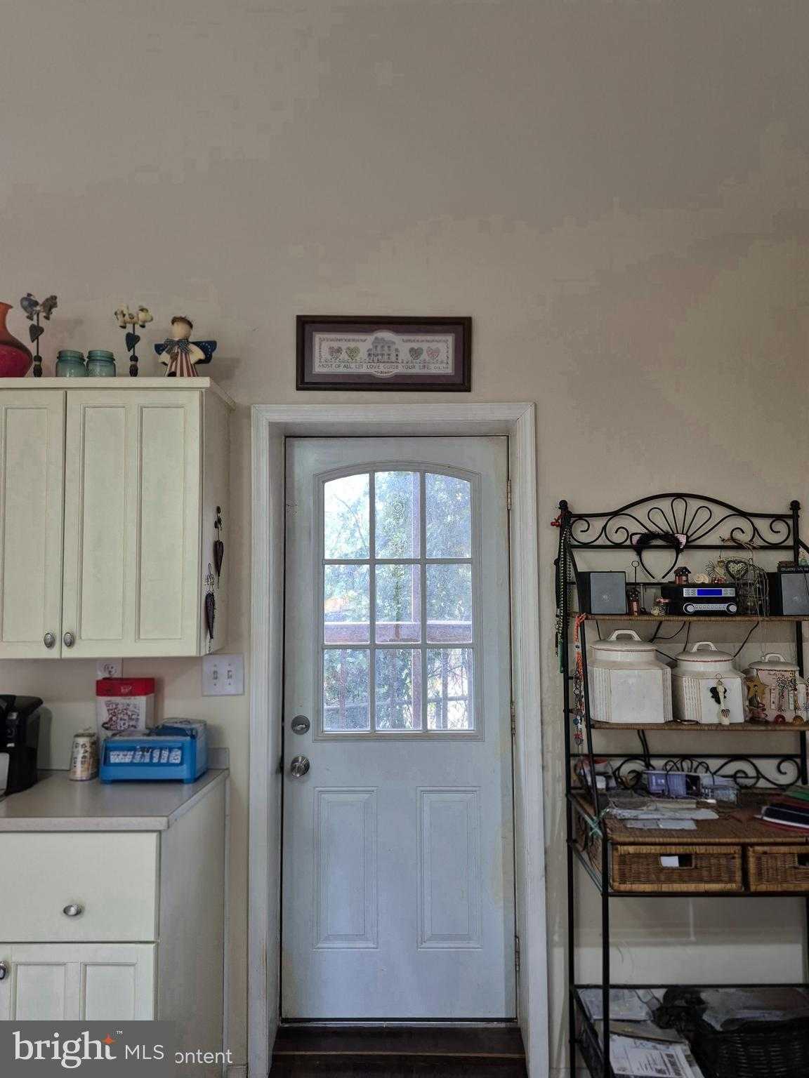 24 Madison Ave photo 4