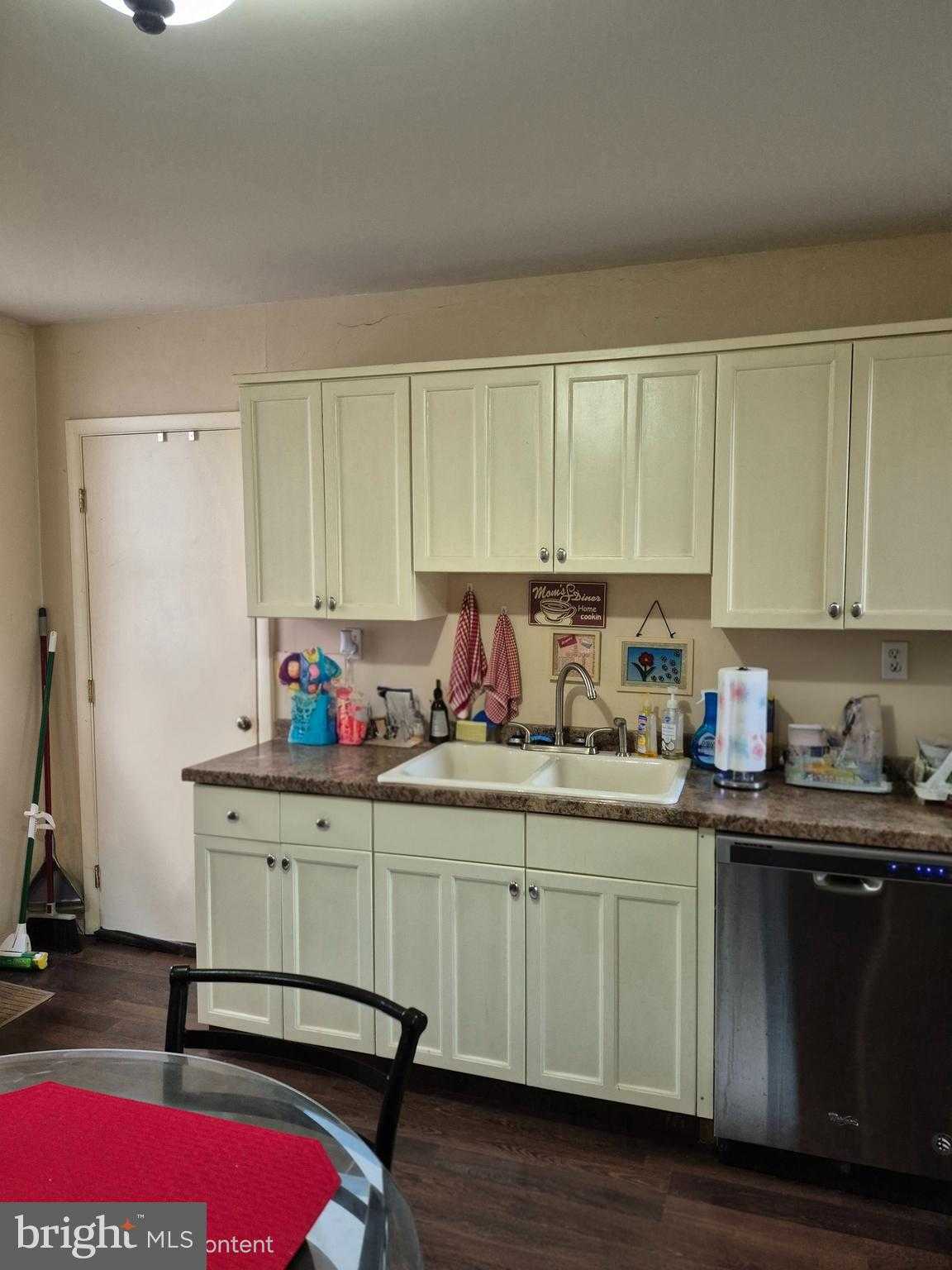 24 Madison Ave photo 5