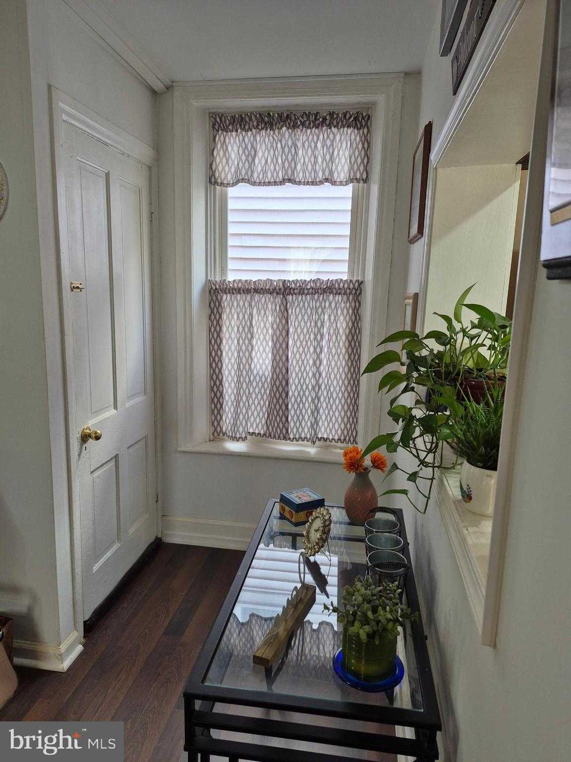 24 Madison Ave photo 9