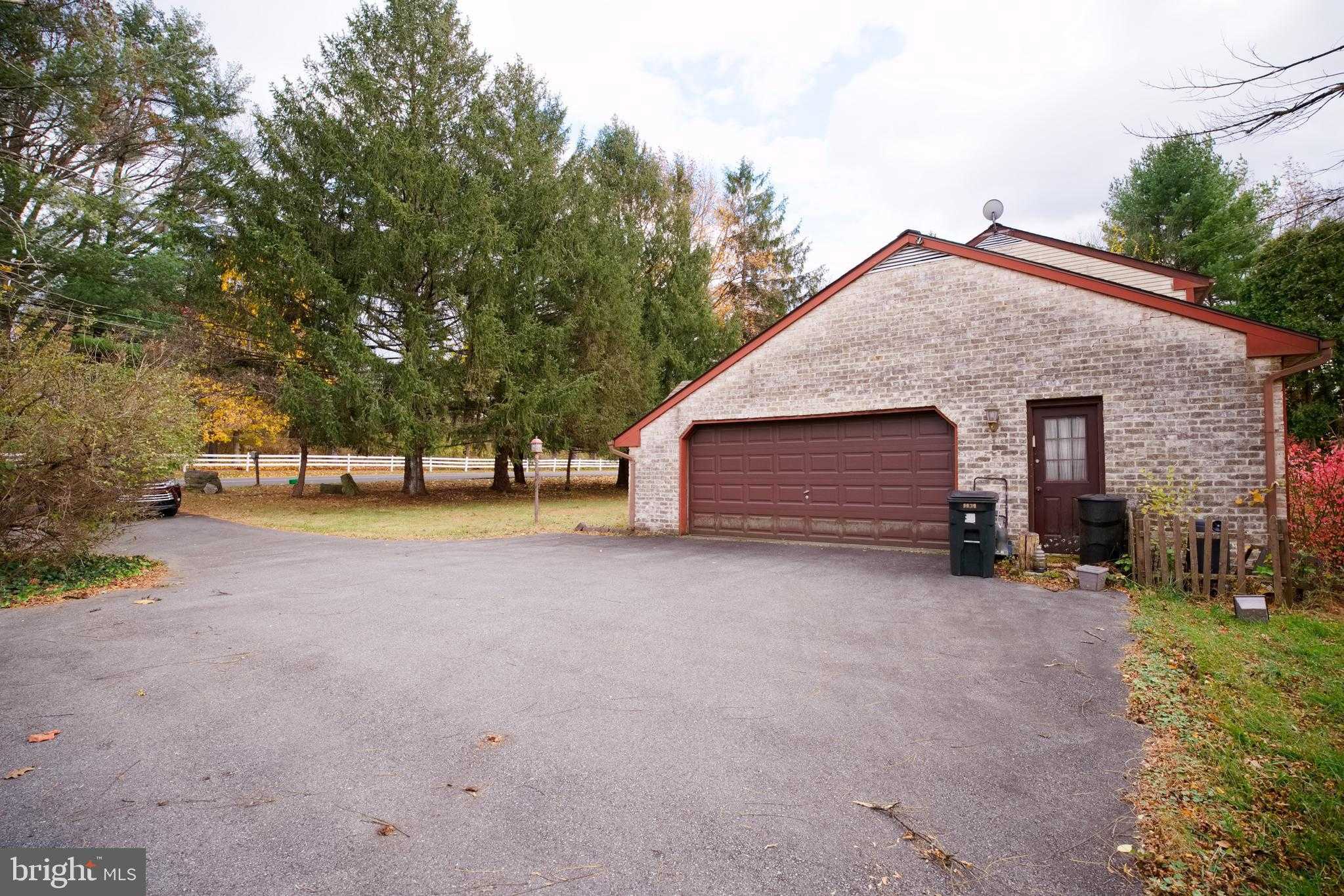 2713 Center St photo 2