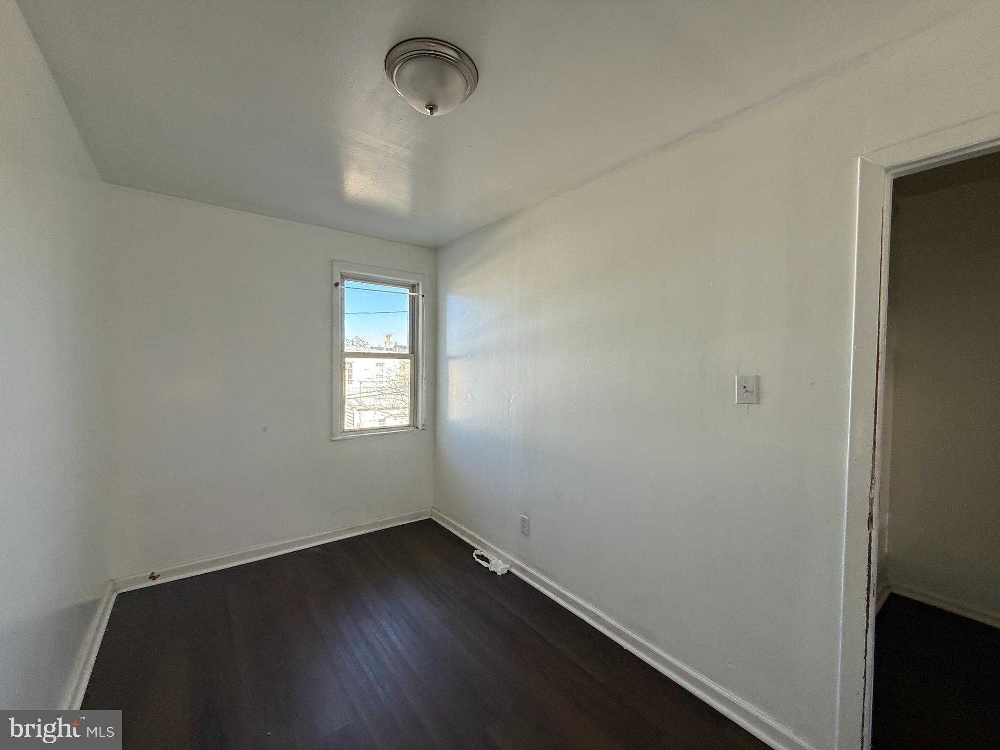 3236 E Lombard St photo 7