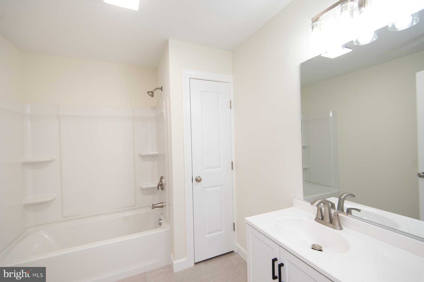 406 Charles St photo 10