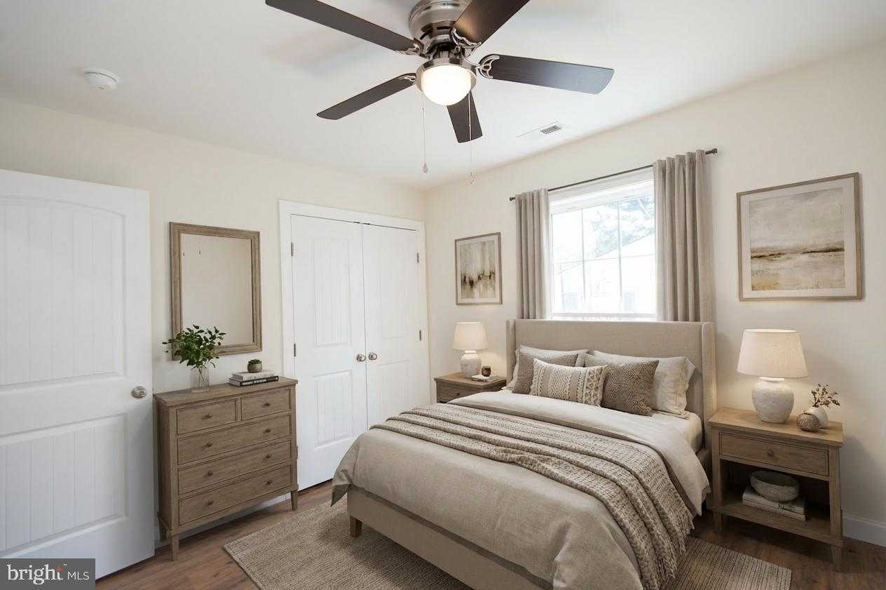 406 Charles St photo 12