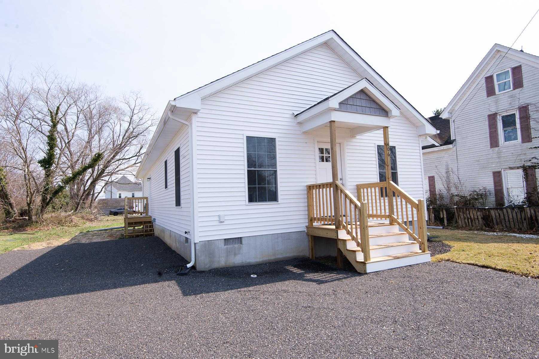 406 Charles St photo 2