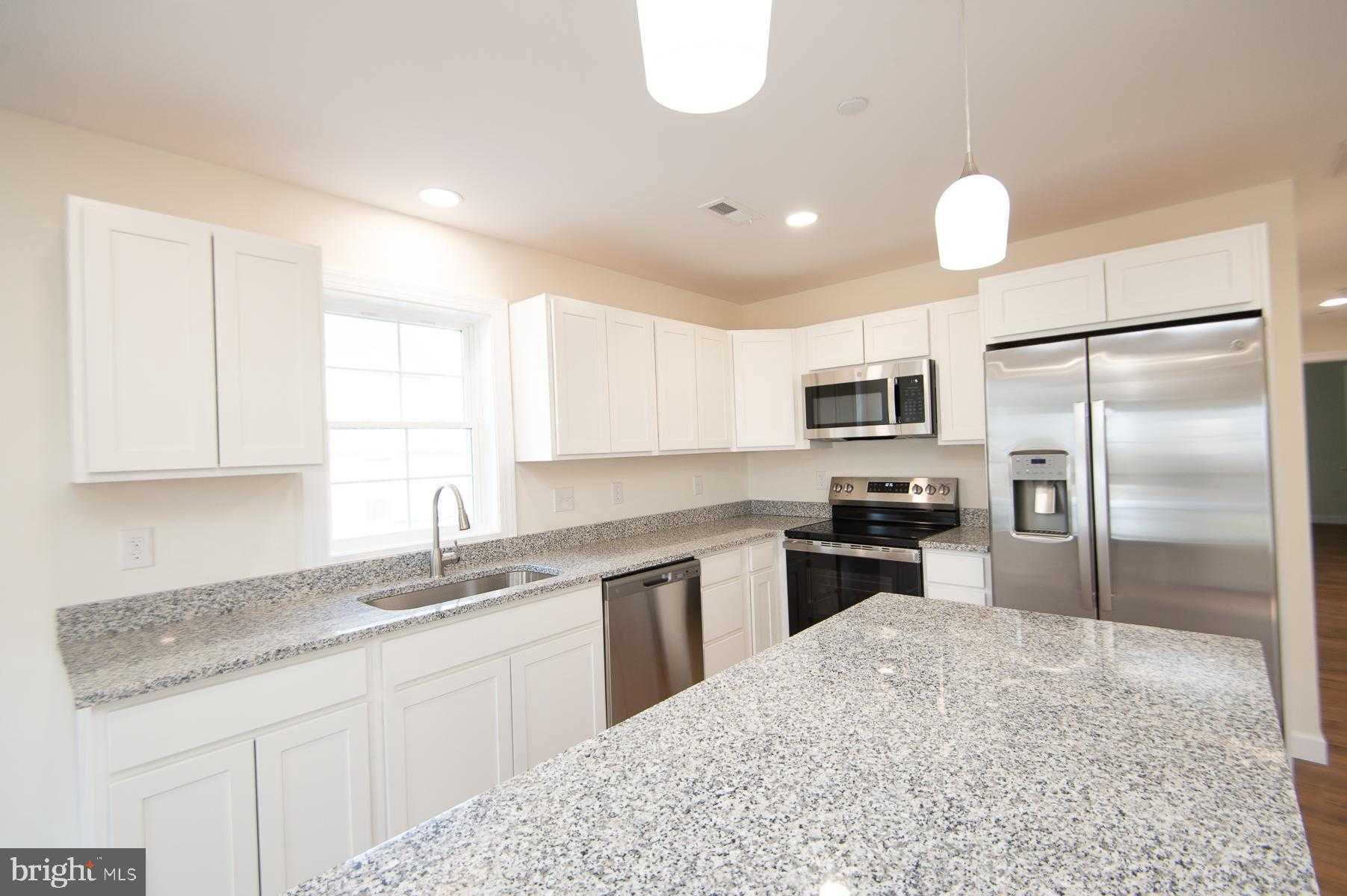 406 Charles St photo 6