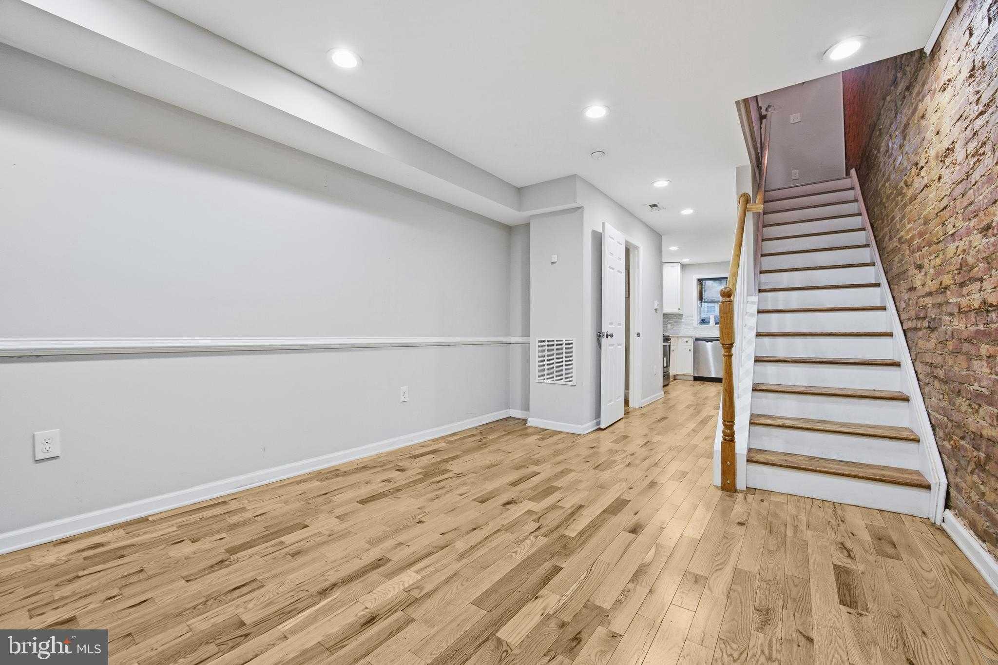 714 N Duncan St photo 3