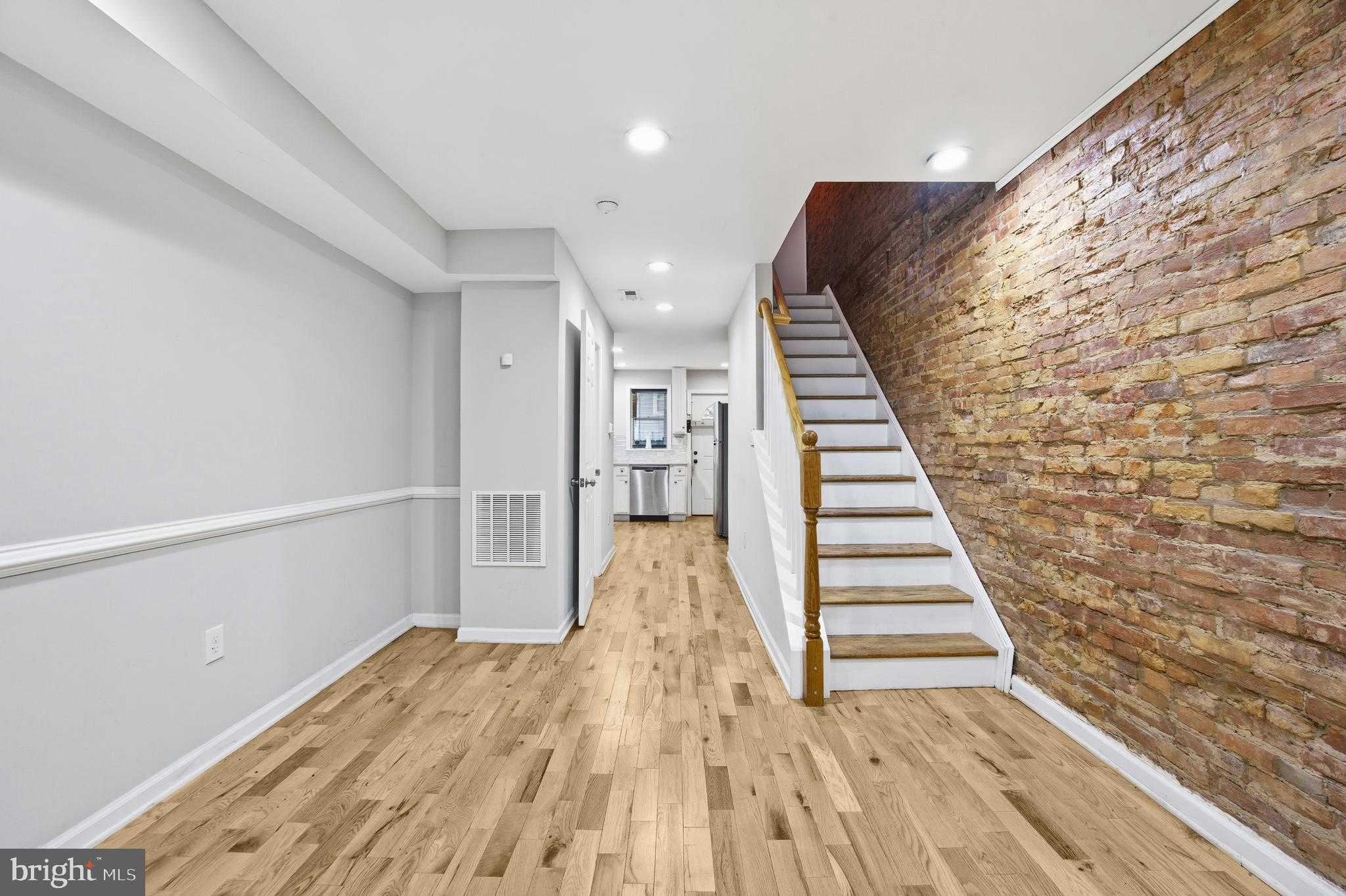 714 N Duncan St photo 4