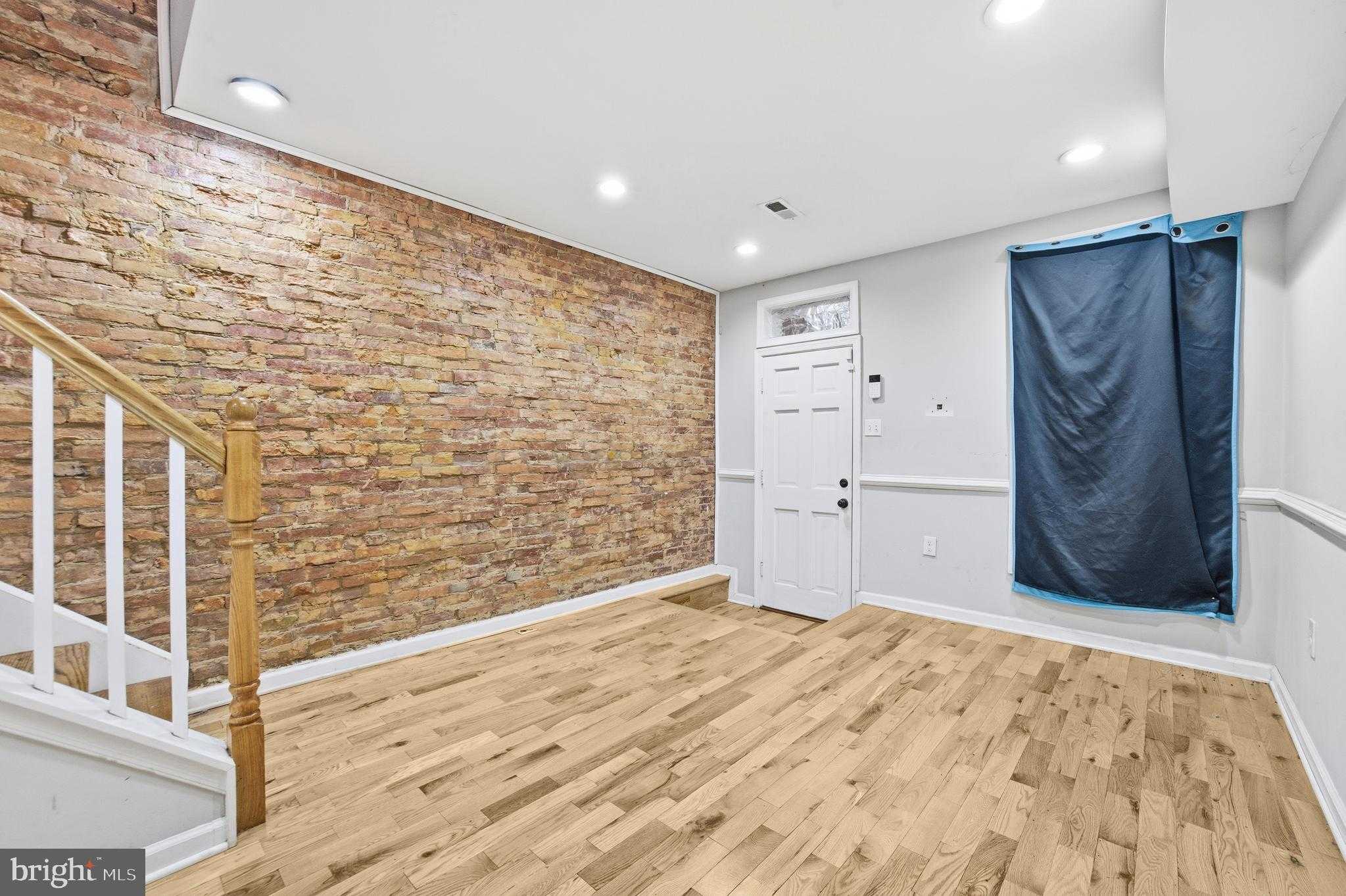 714 N Duncan St photo 5