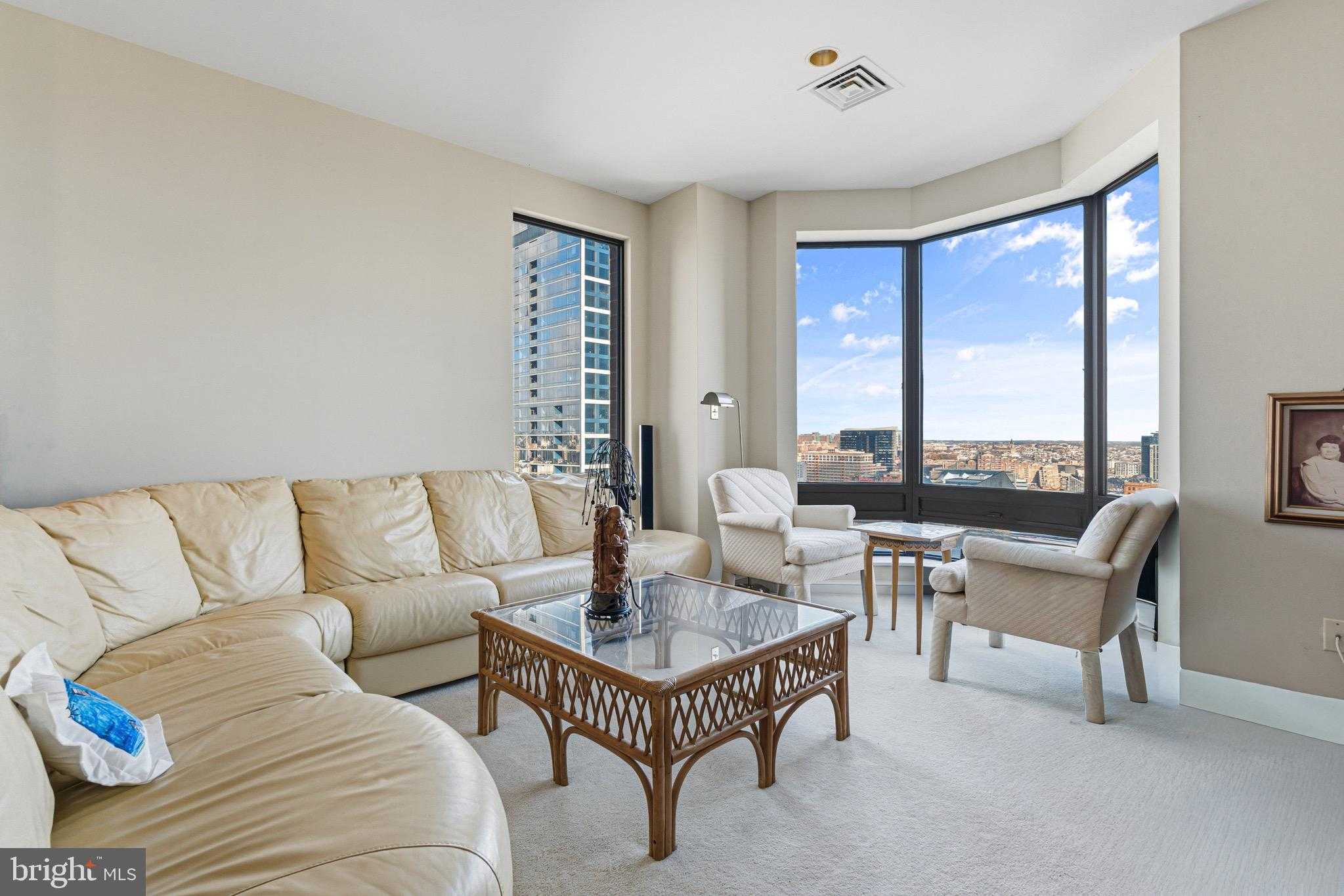 10 E Lee St Apt 2008 photo 2