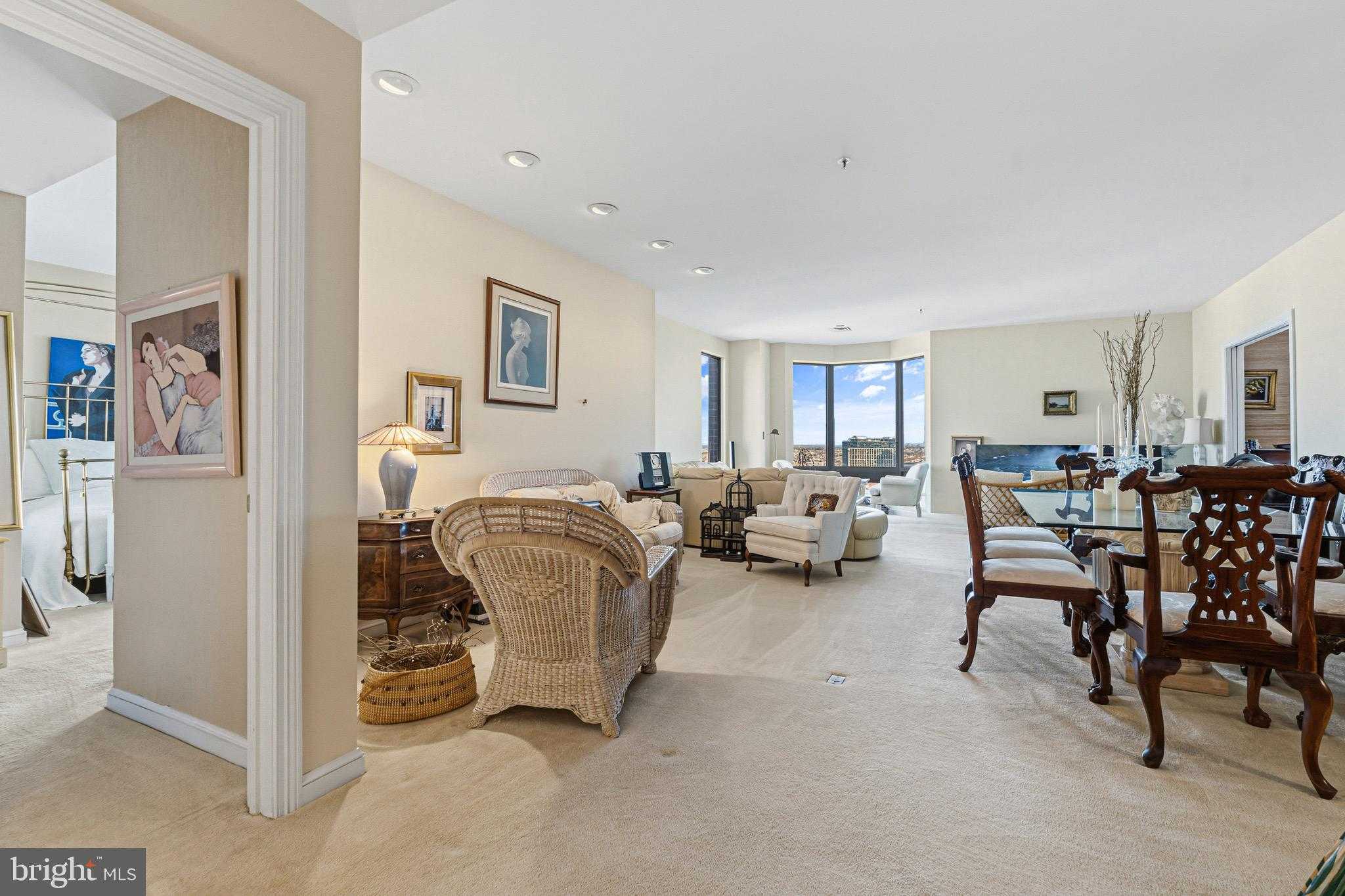 10 E Lee St Apt 2008 photo 4