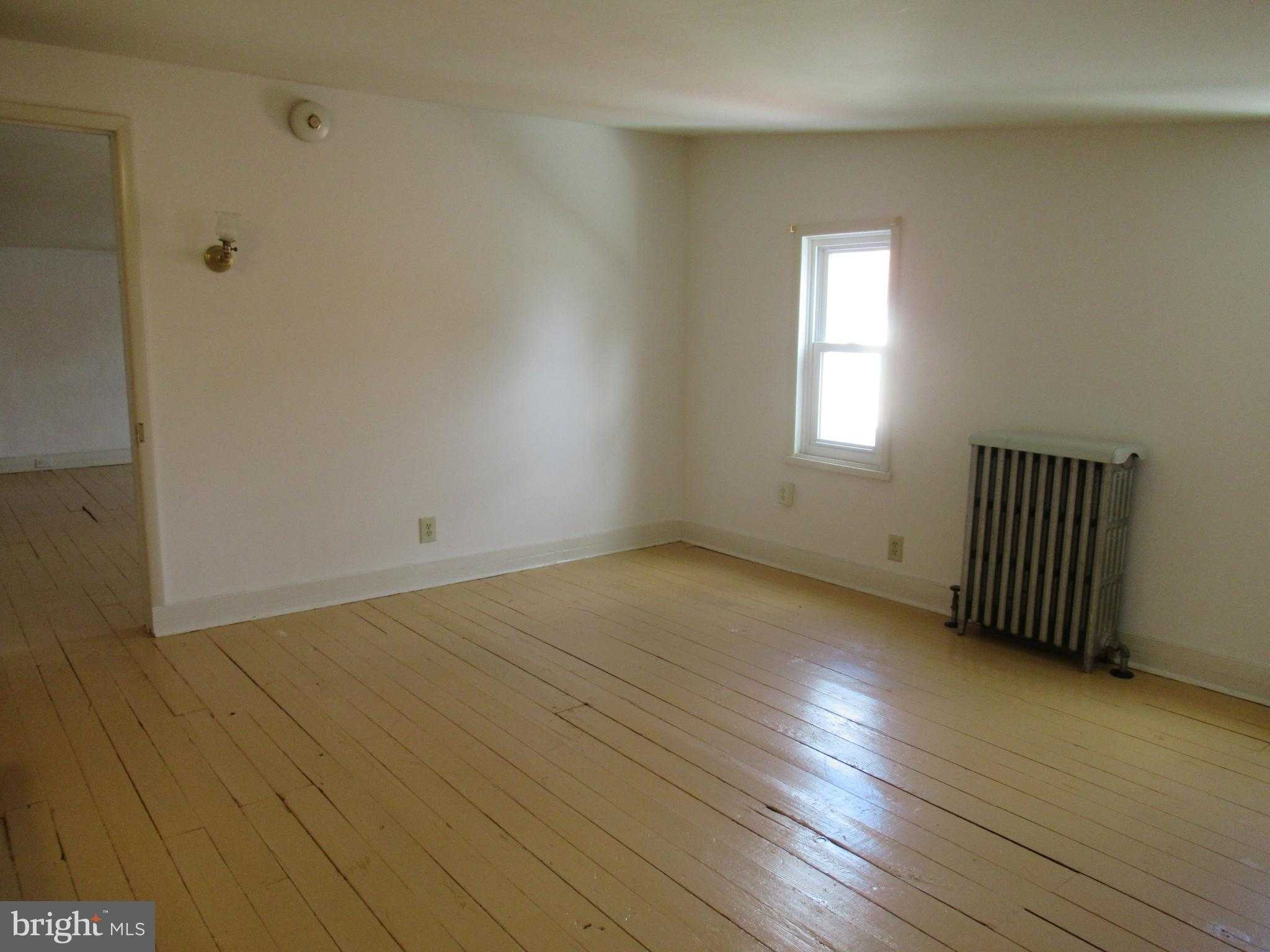 152 W South St photo 12