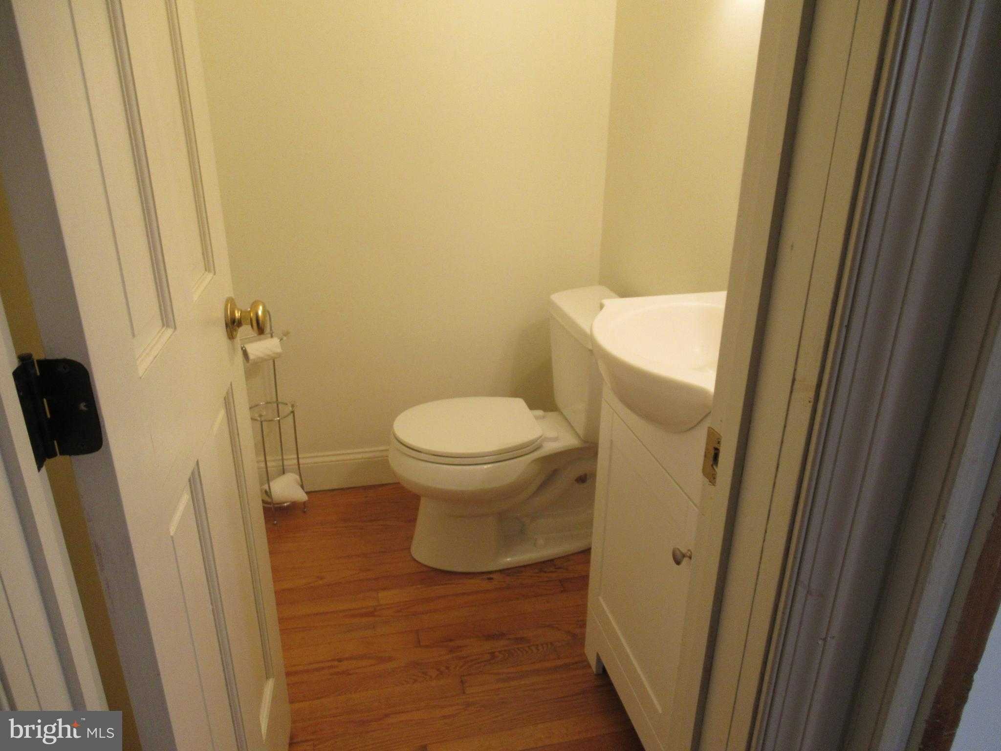 152 W South St photo 5