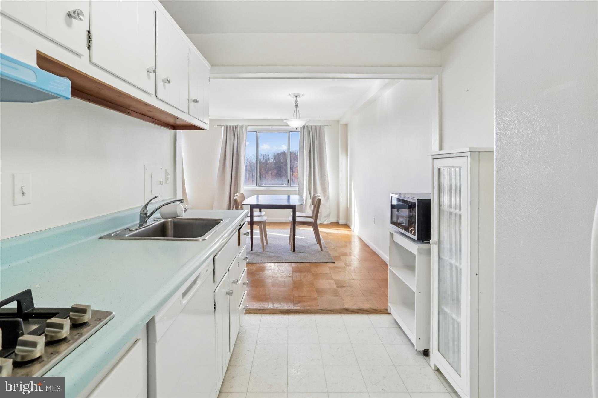 10201 Grosvenor Pl Apt 1226 photo 21