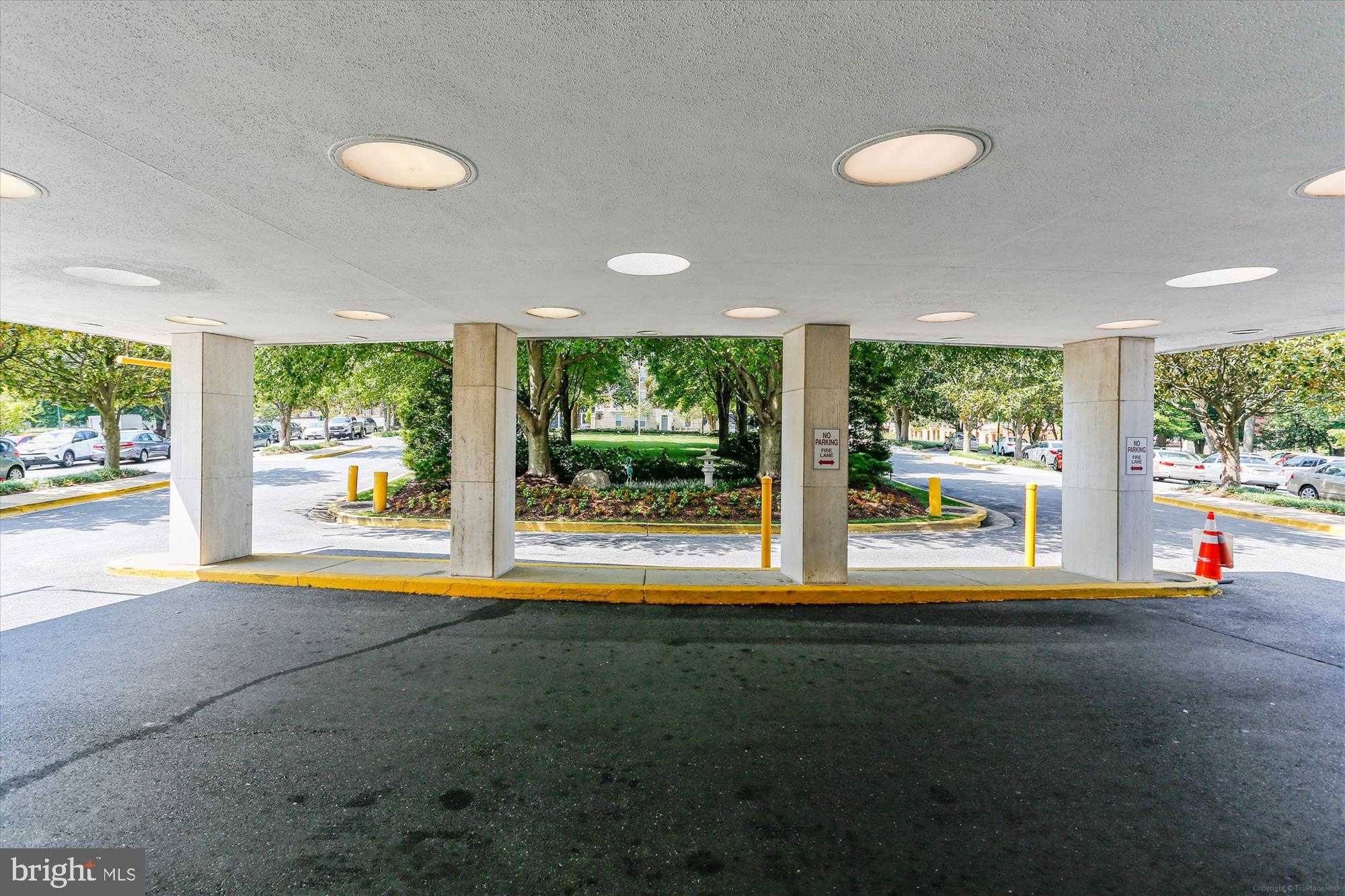 10201 Grosvenor Pl Apt 1226 photo 33