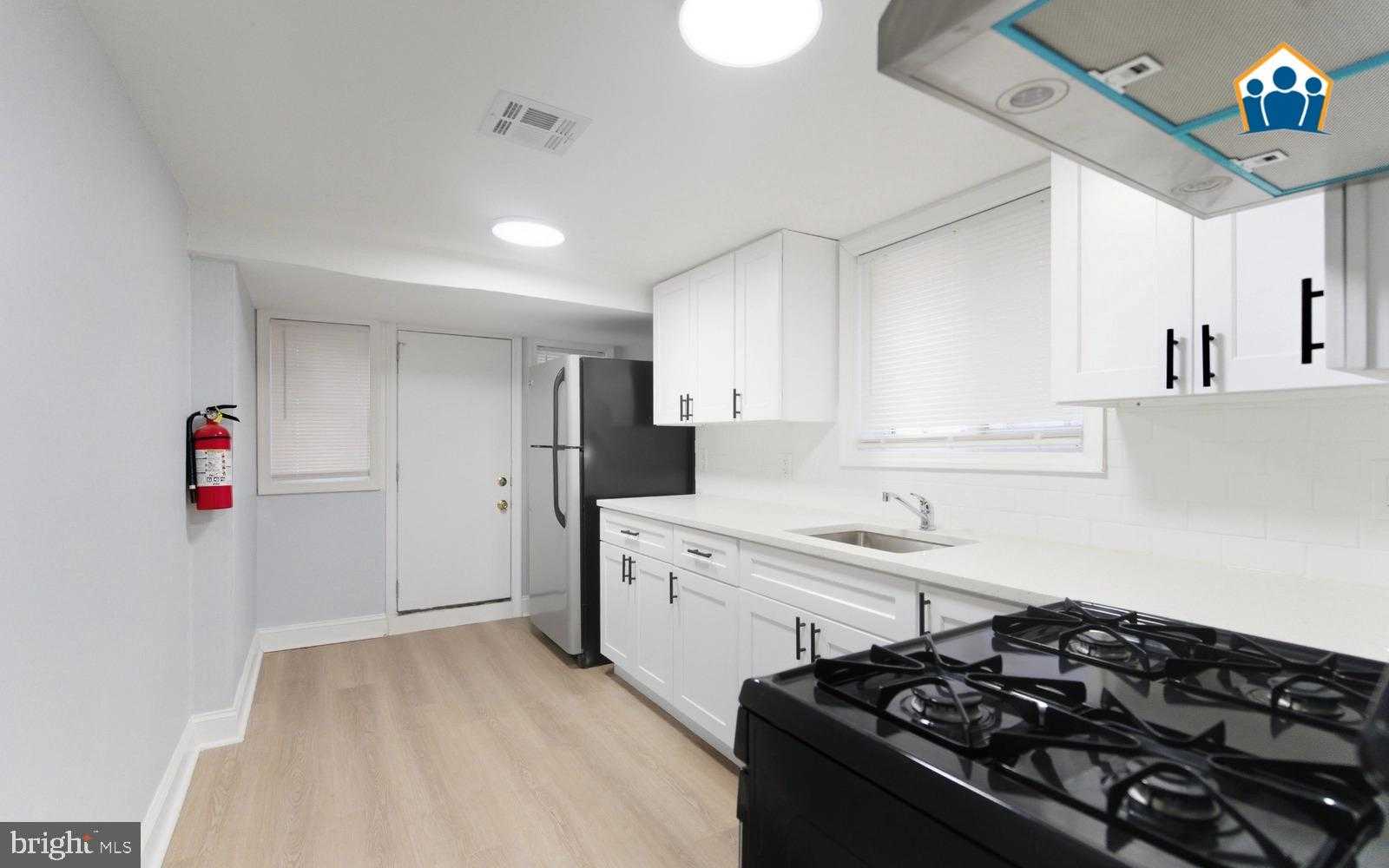 2625 Braddock St photo 3