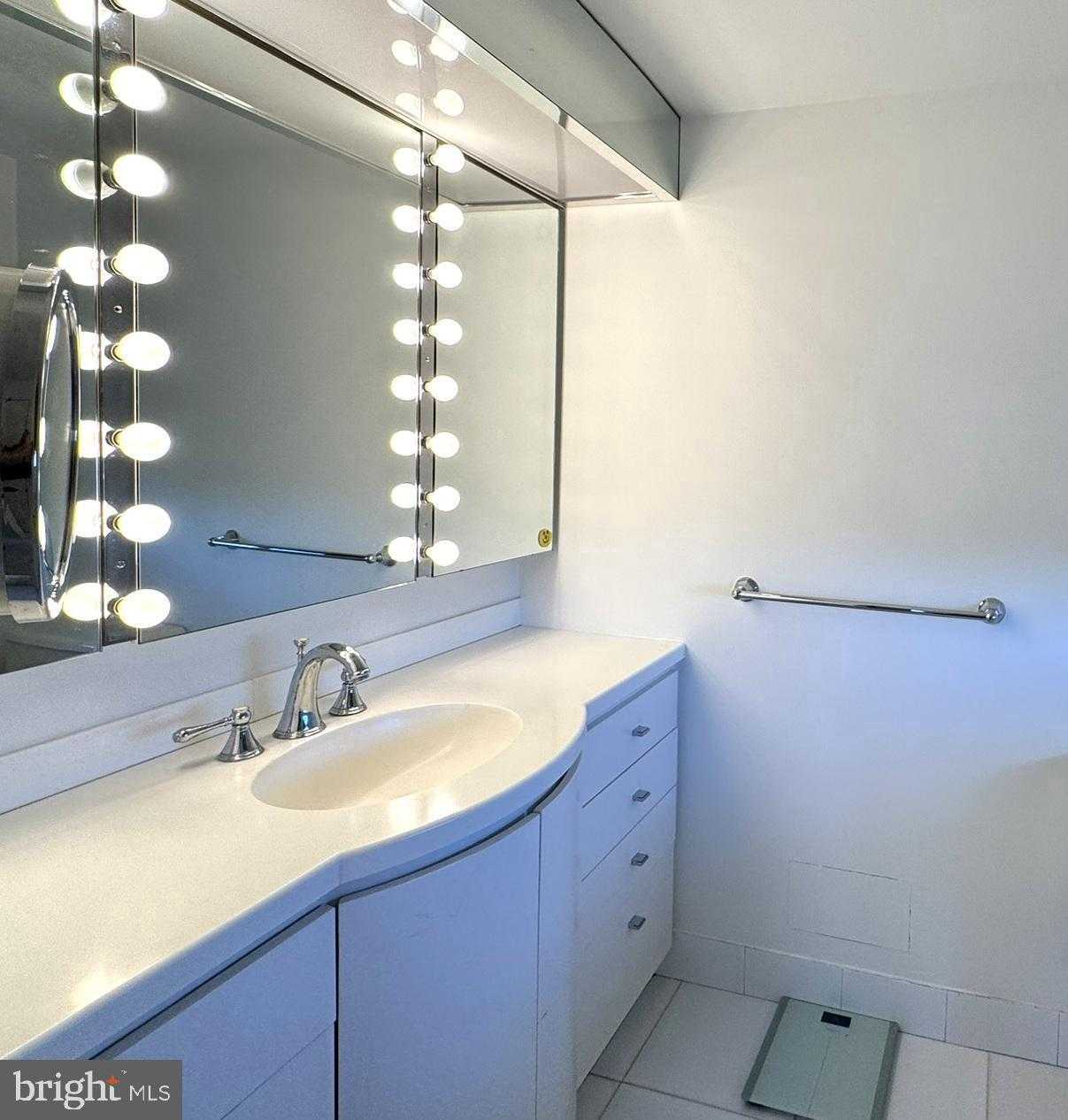 191 Presidential Blvd Unit R816 photo 34