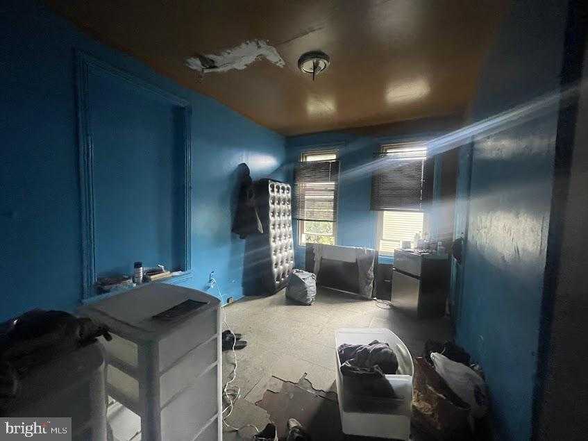 2836 N Park Ave photo 10