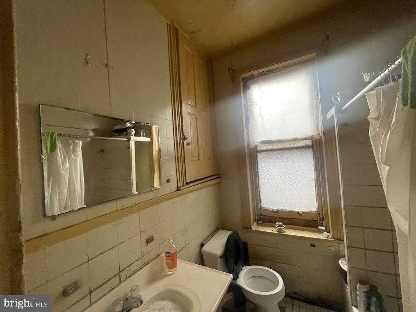 2836 N Park Ave photo 12