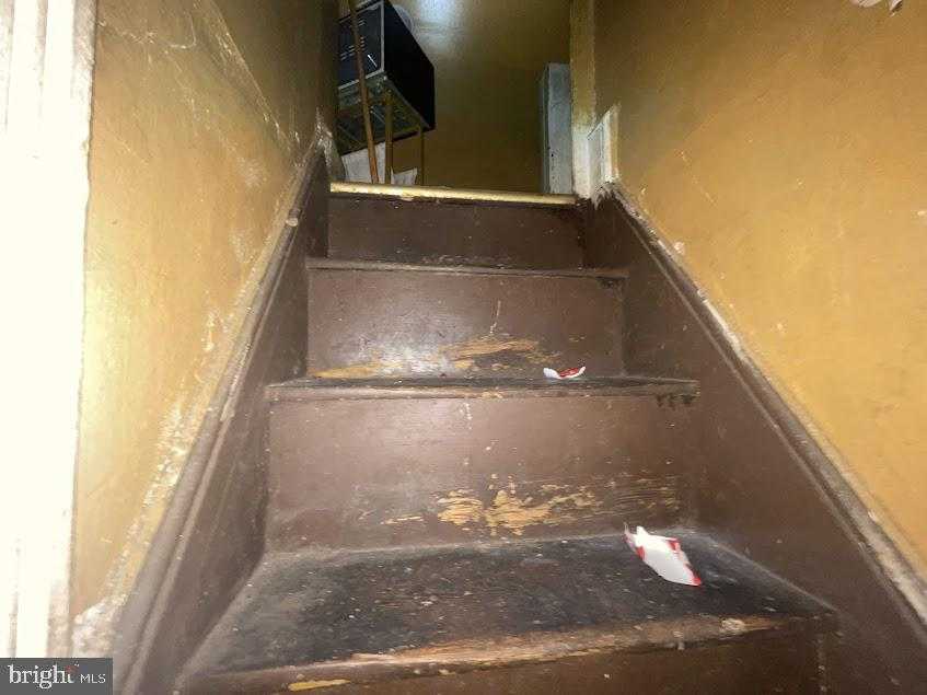 2836 N Park Ave photo 4