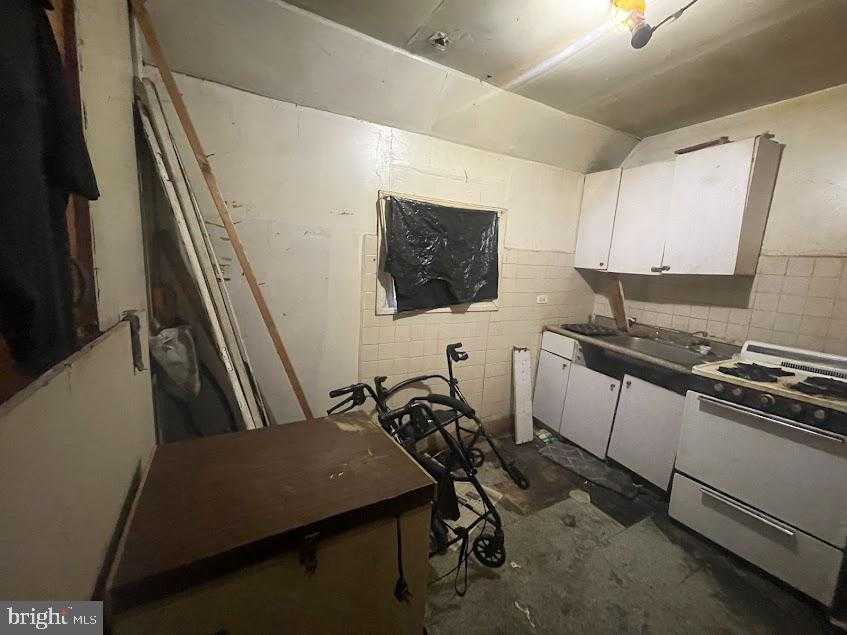 2836 N Park Ave photo 7