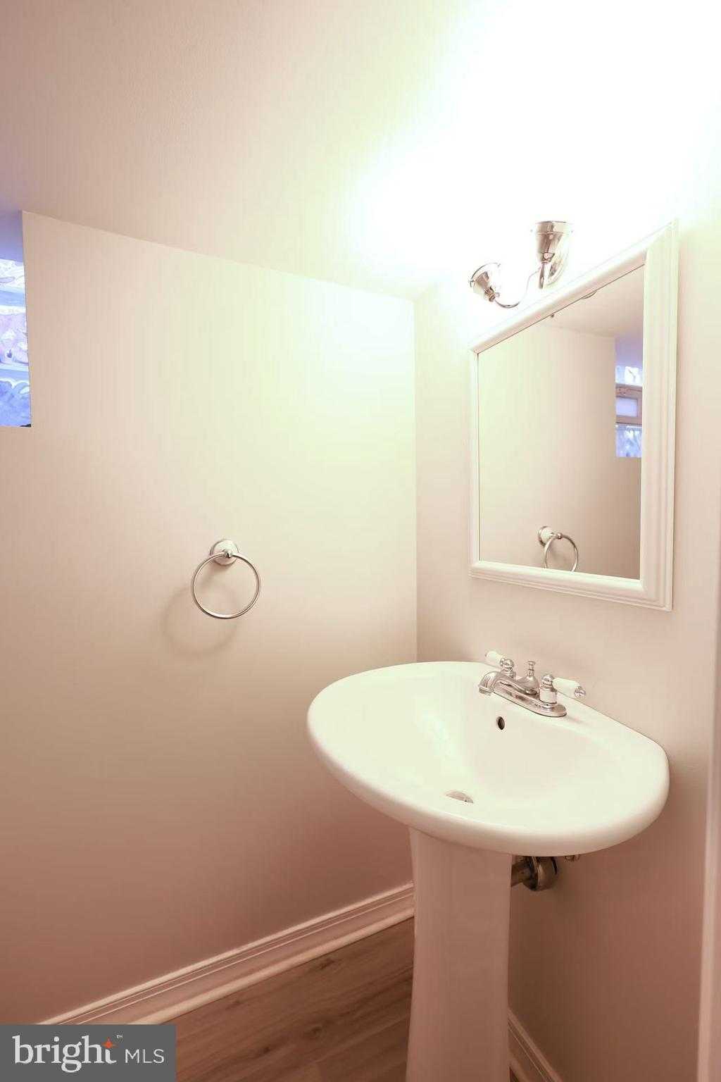 7509 Brous Ave photo 33