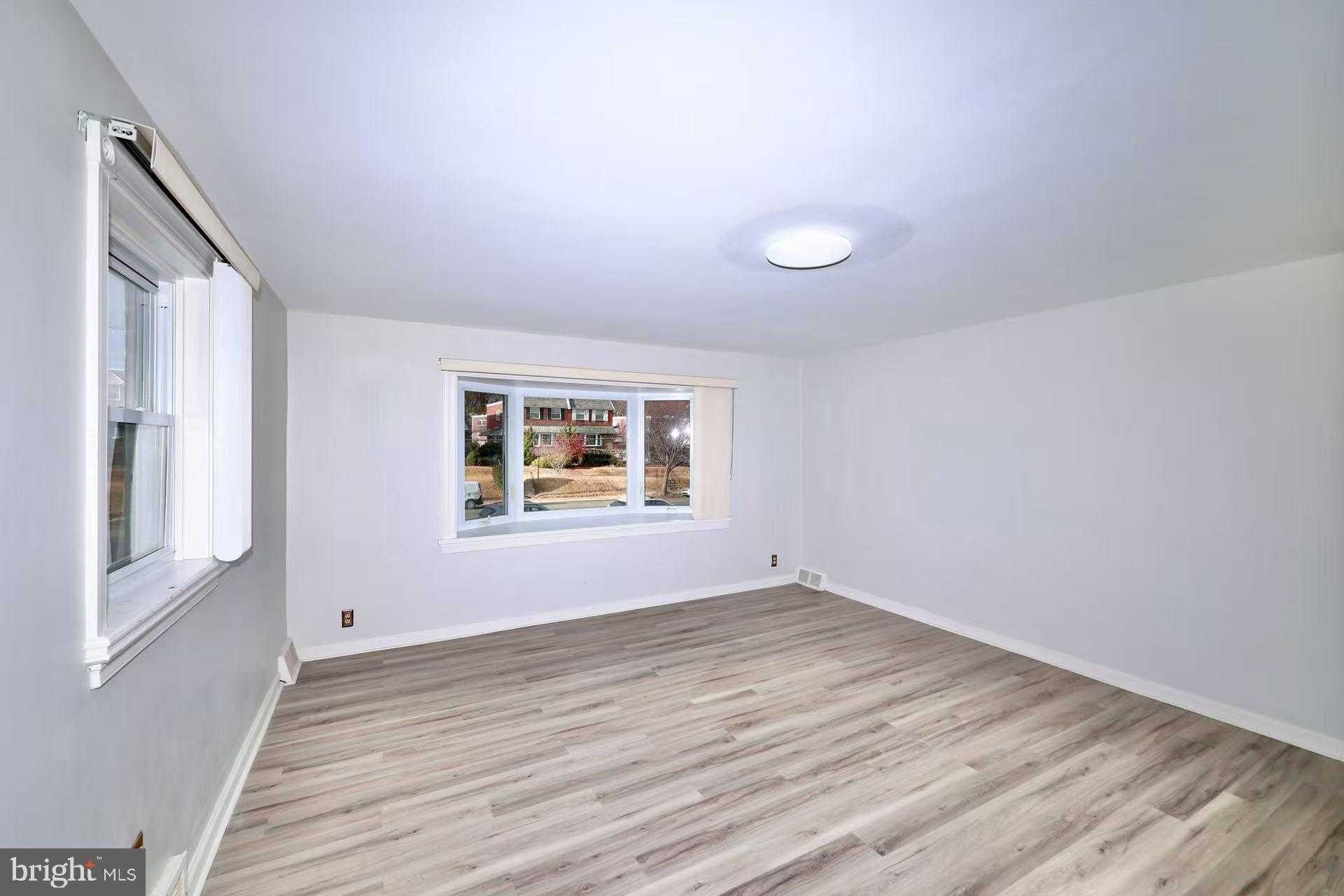 7509 Brous Ave photo 7