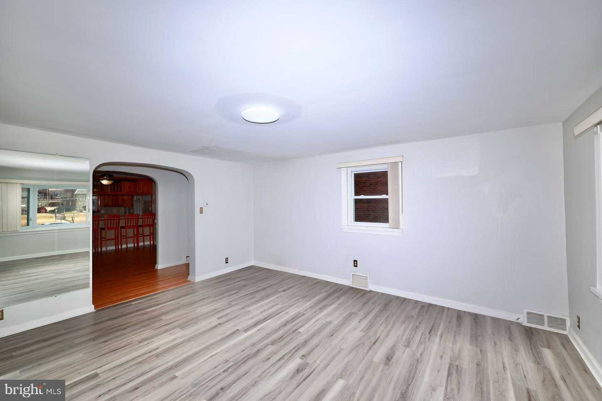 7509 Brous Ave photo 8