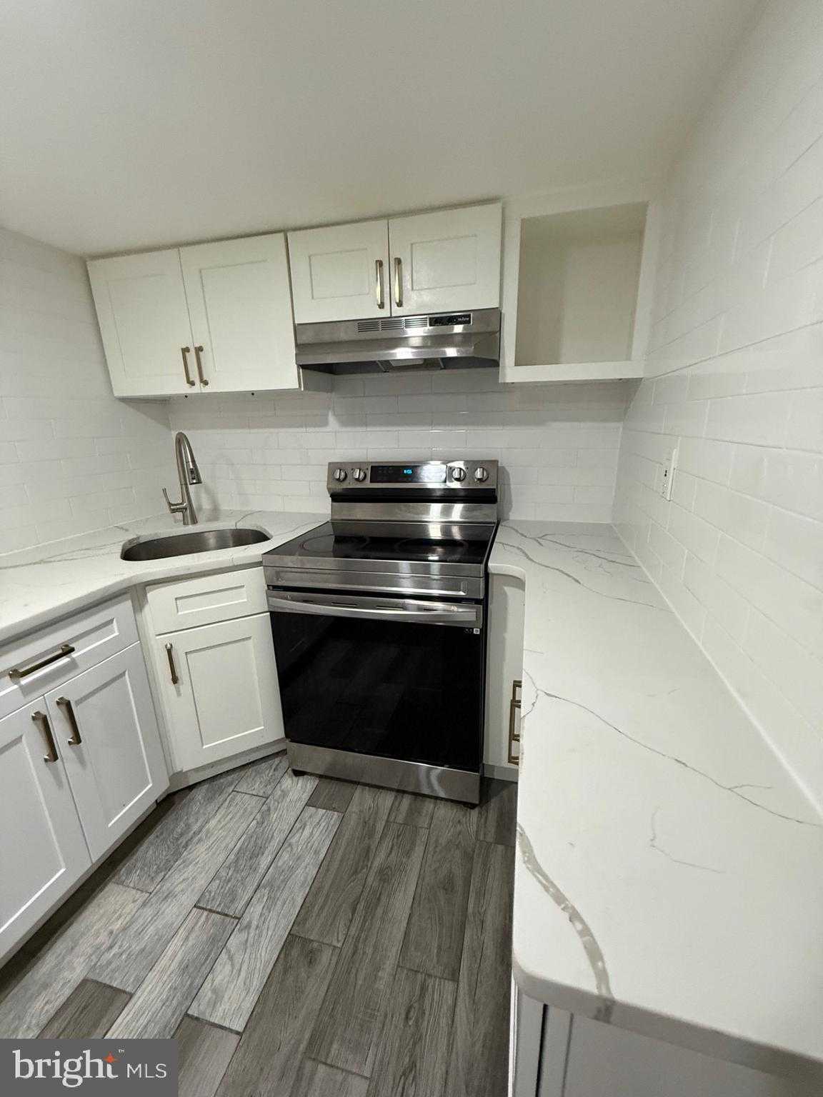 1224 Carlton St photo 2