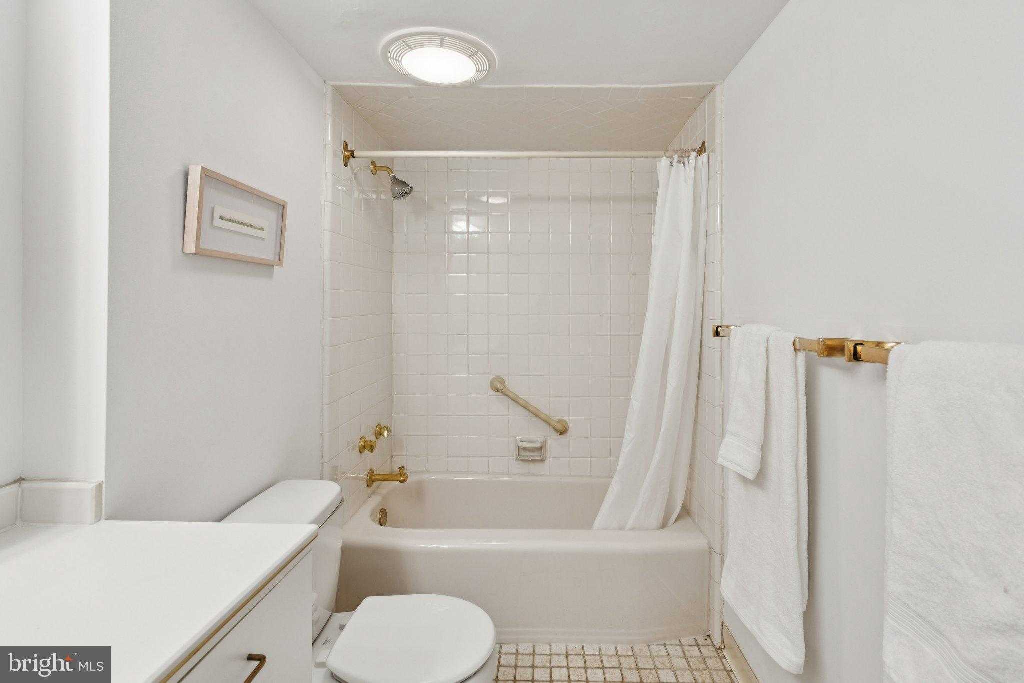 604 S Washington Sq photo 12