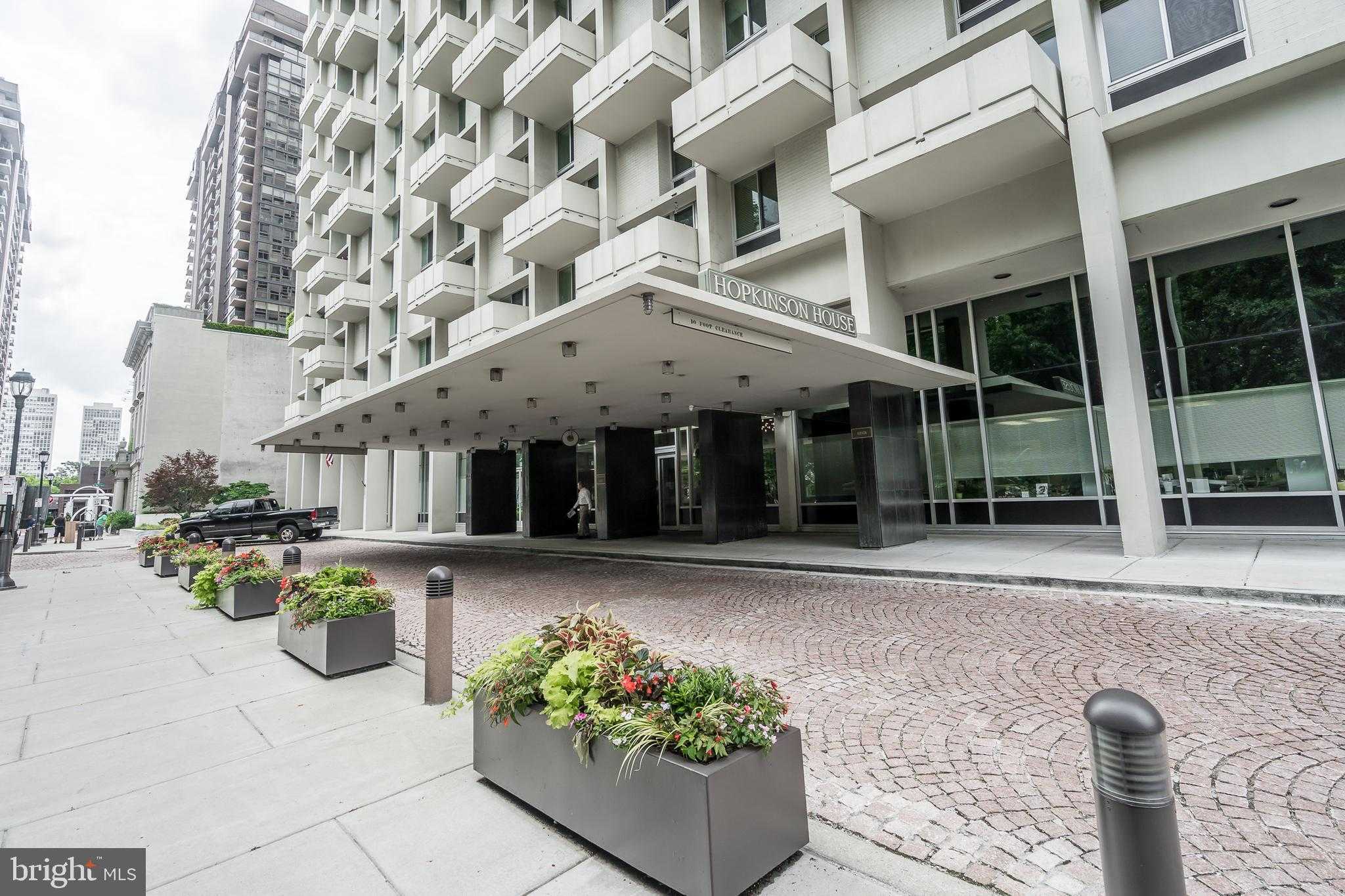 604 S Washington Sq photo 19