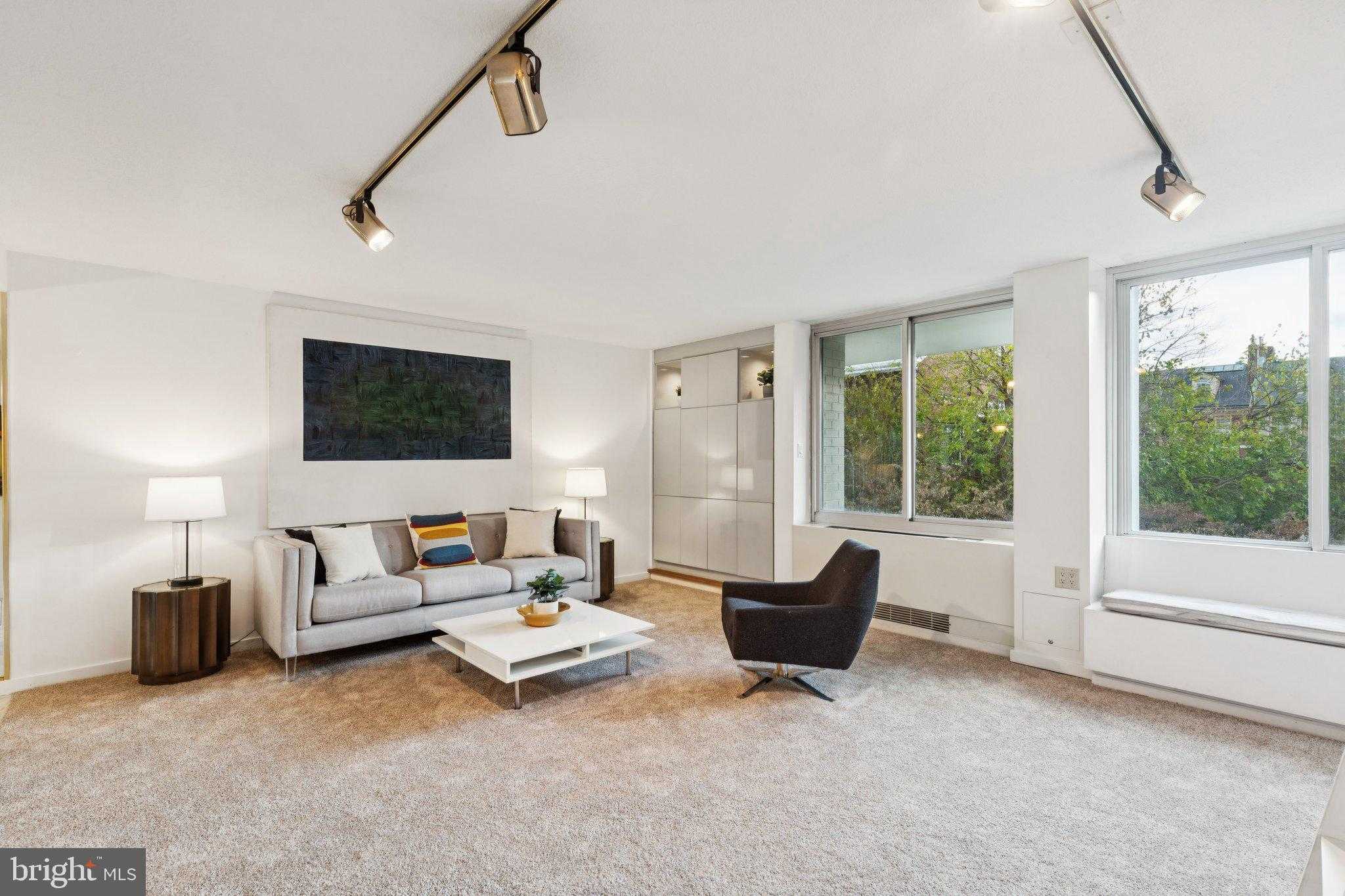 604 S Washington Sq photo 2