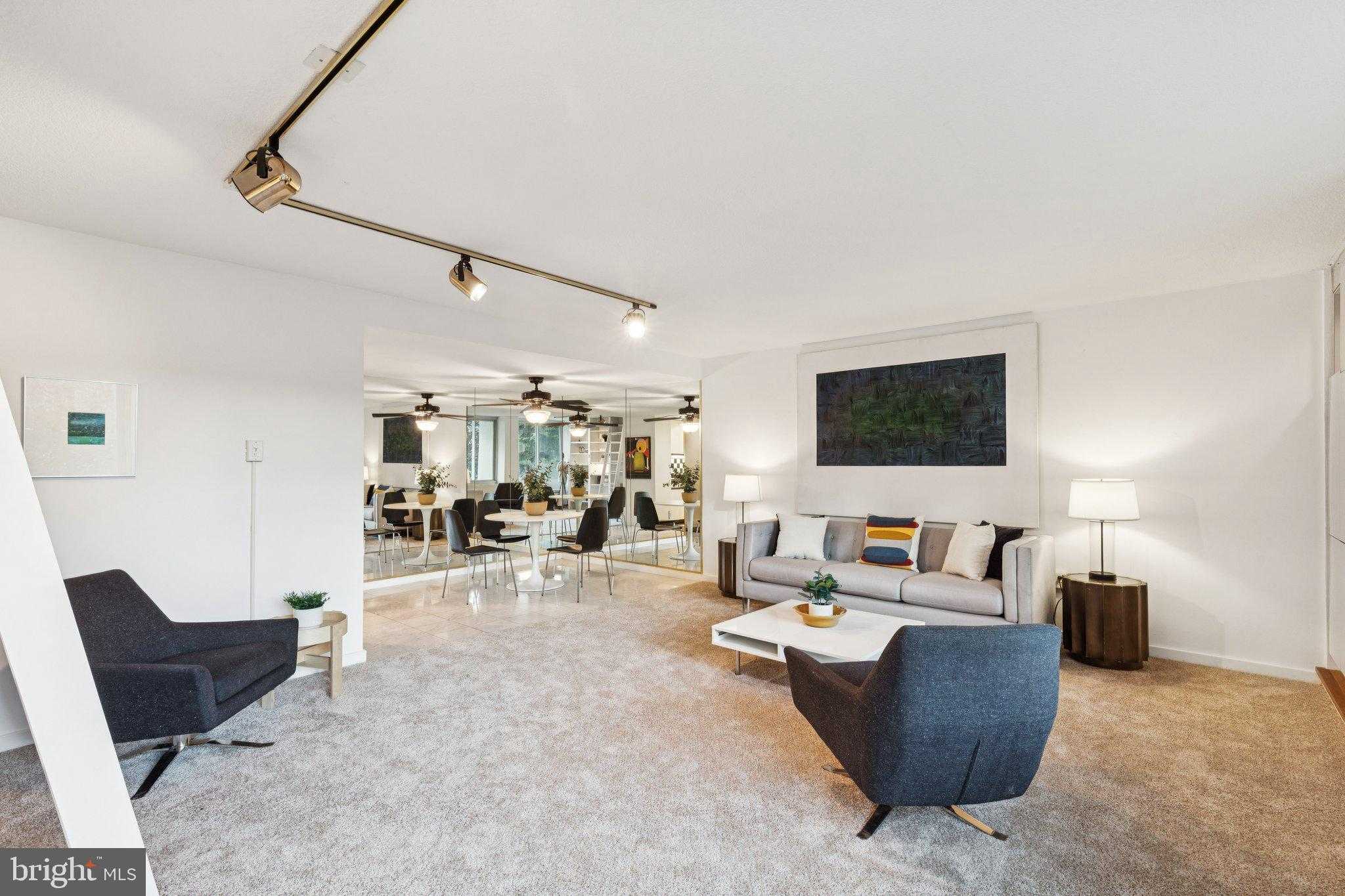 604 S Washington Sq photo 4