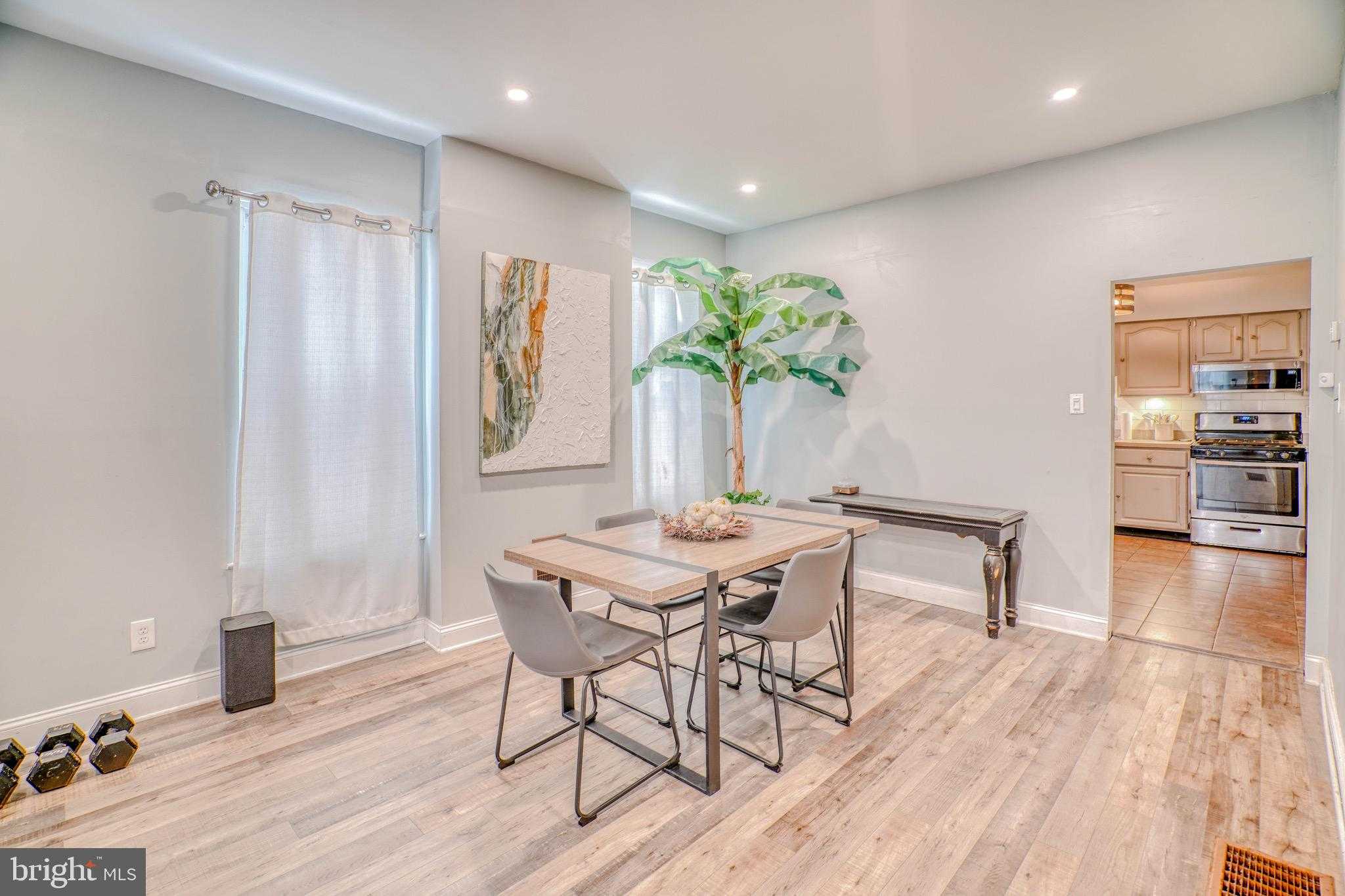 320 Hermitage St photo 12