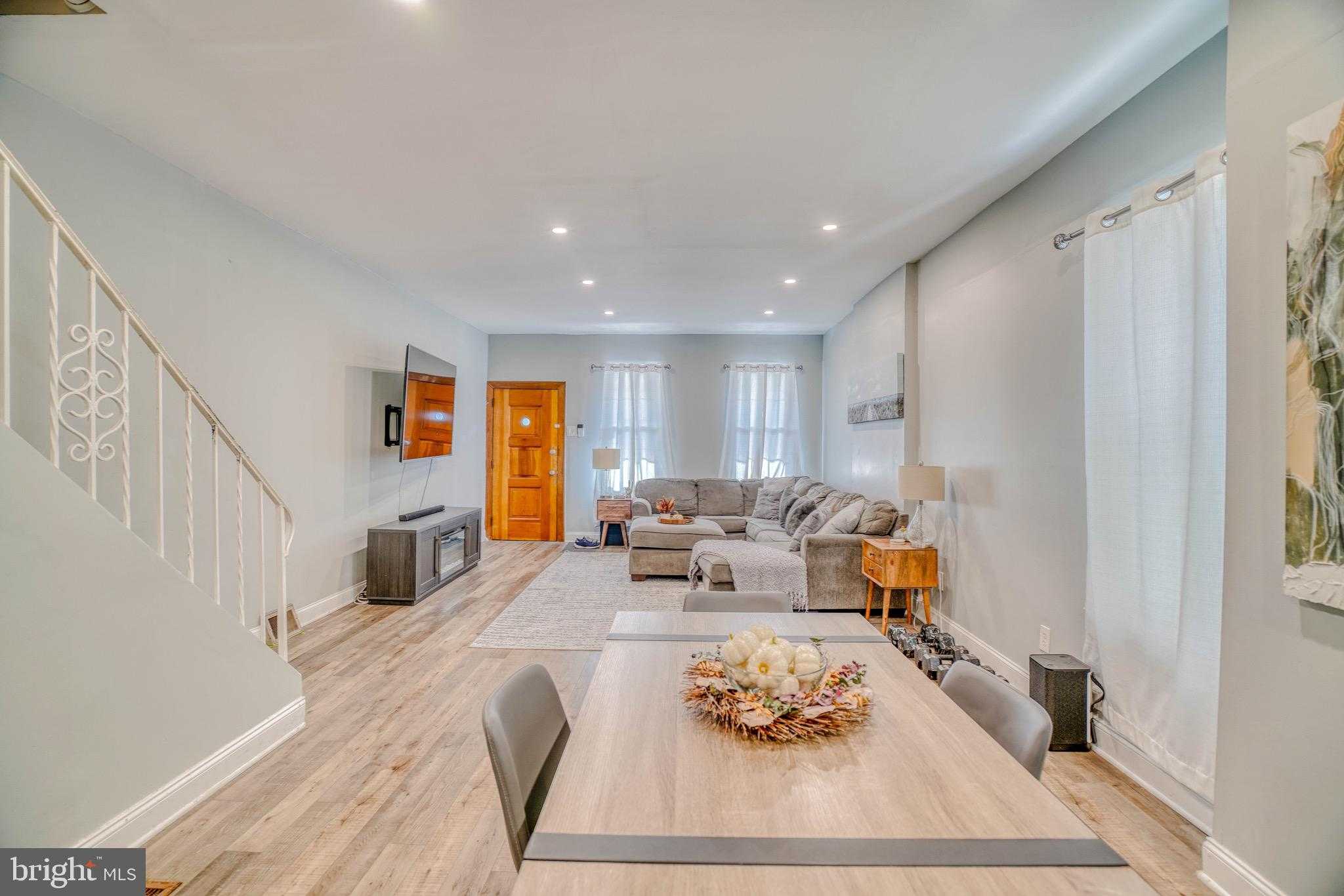 320 Hermitage St photo 14