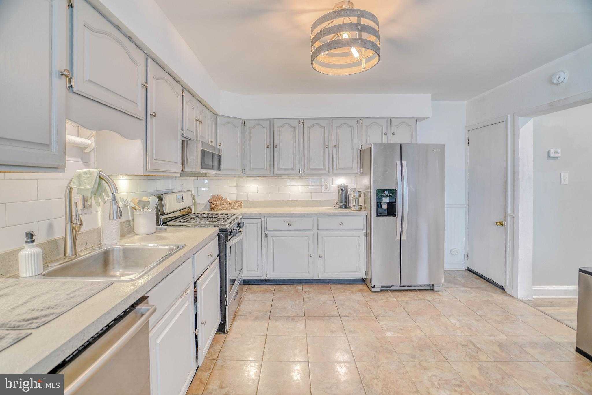 320 Hermitage St photo 19