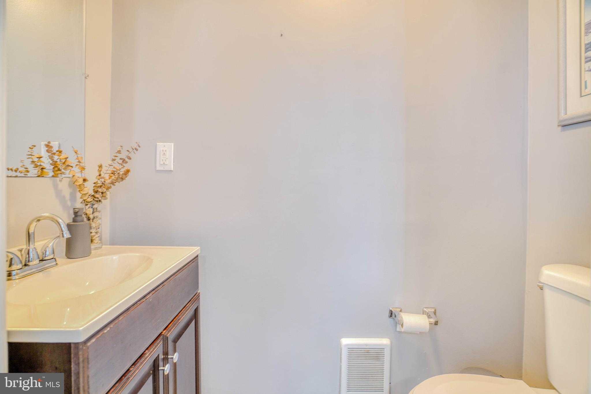 320 Hermitage St photo 27