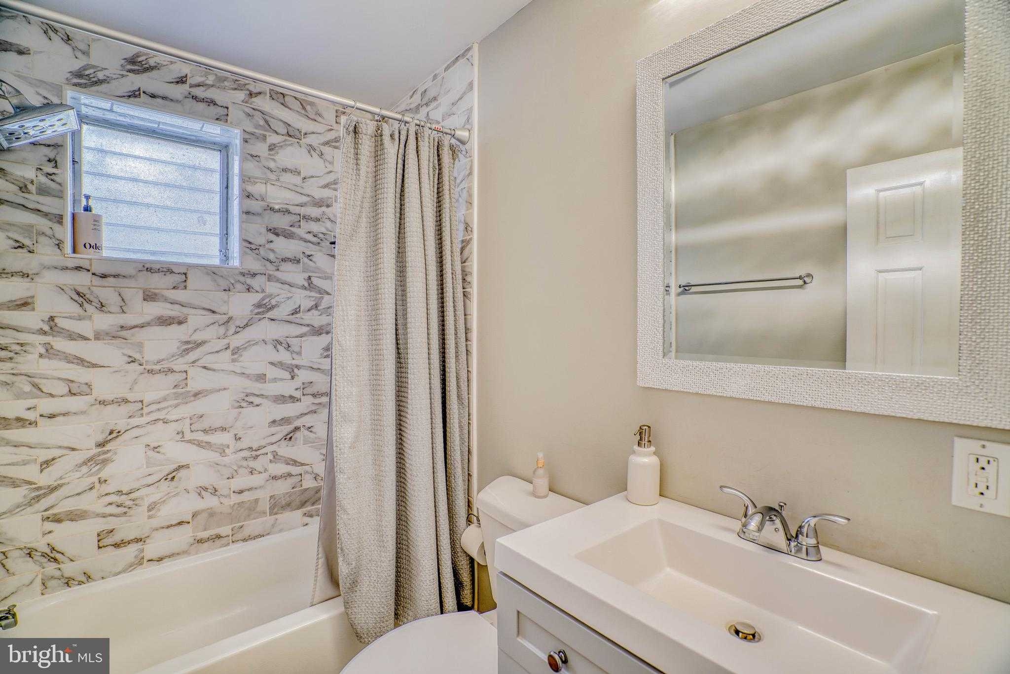 320 Hermitage St photo 36