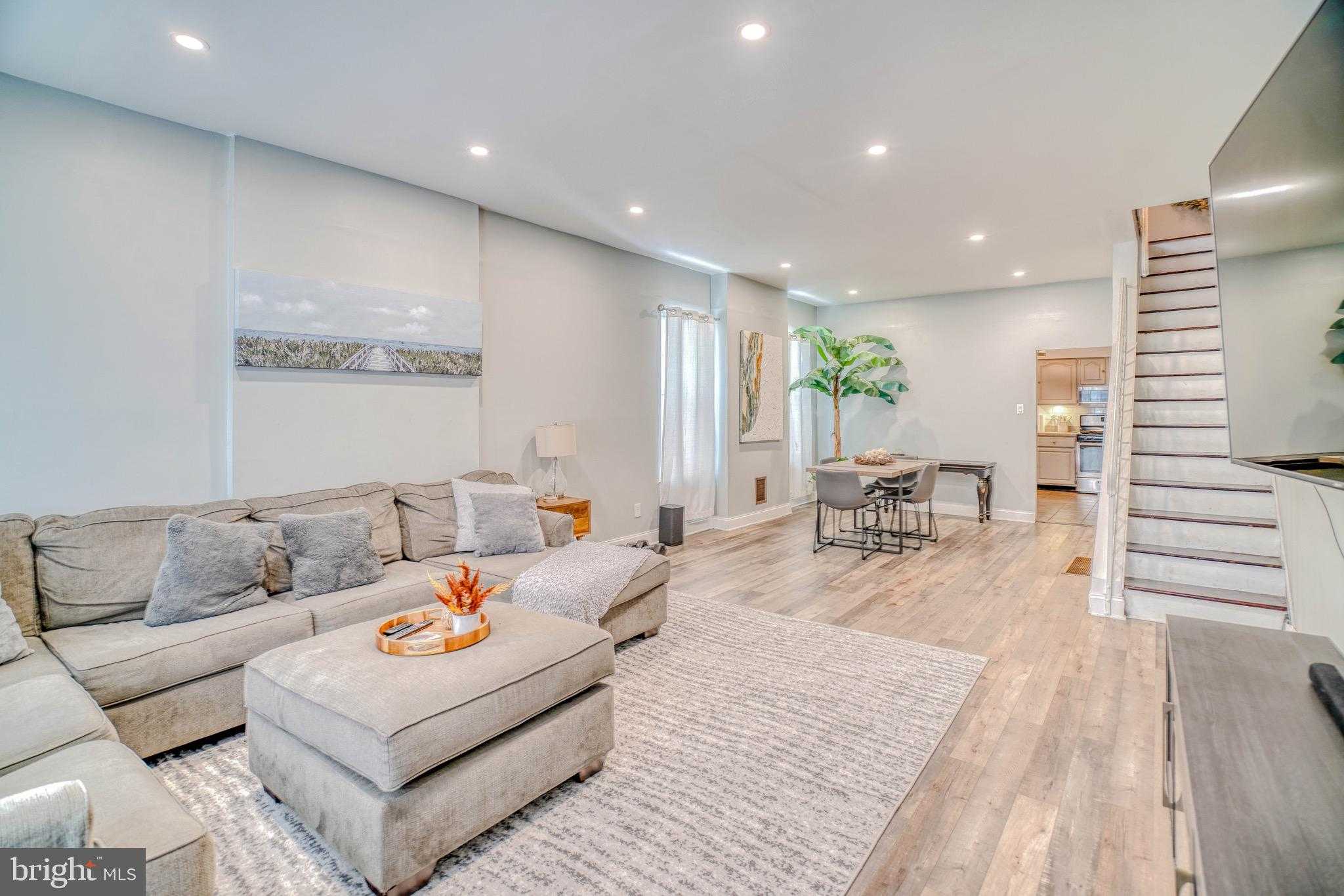 320 Hermitage St photo 5