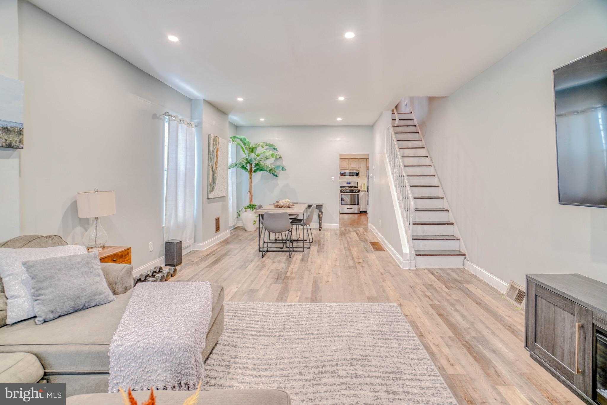 320 Hermitage St photo 6