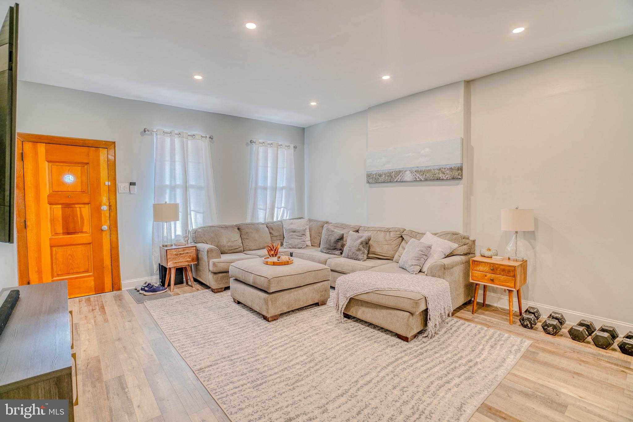 320 Hermitage St photo 8