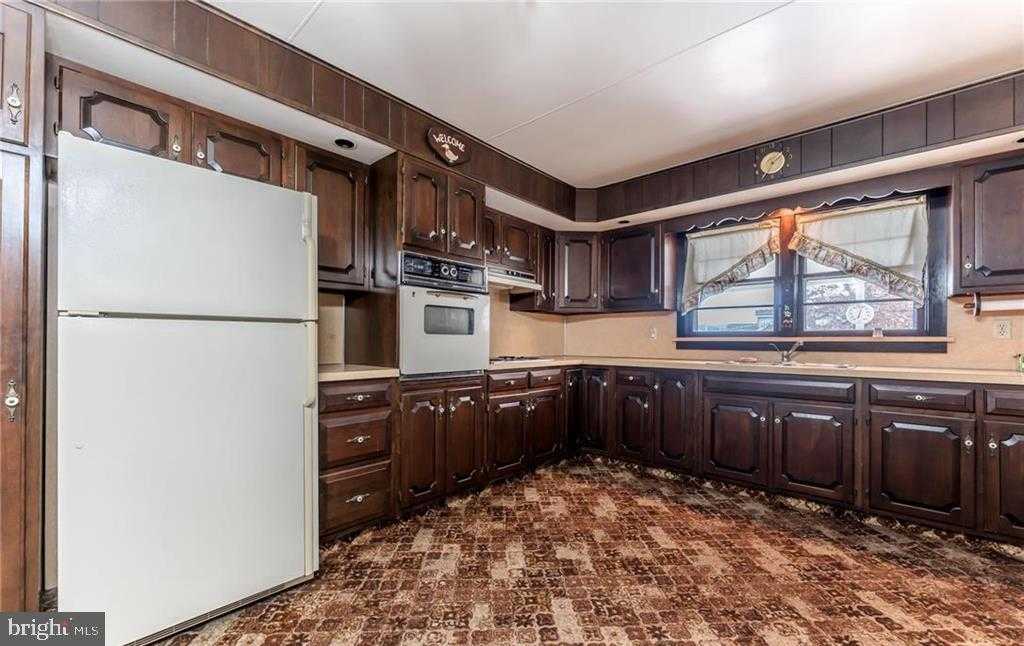 1760 W Penn Pike photo 12