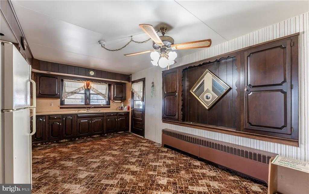 1760 W Penn Pike photo 16