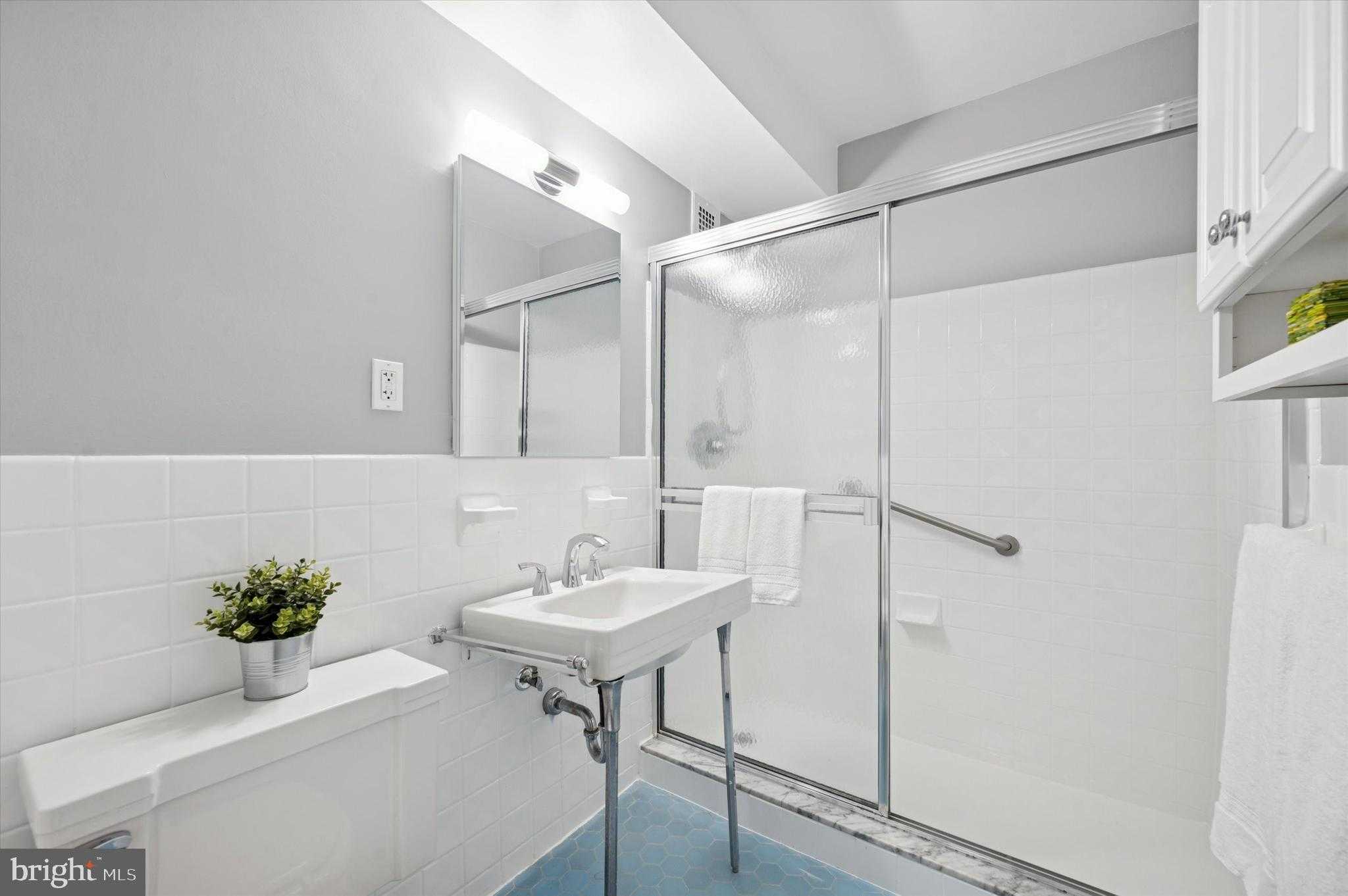 220 W Rittenhouse Sq # 6f photo 24