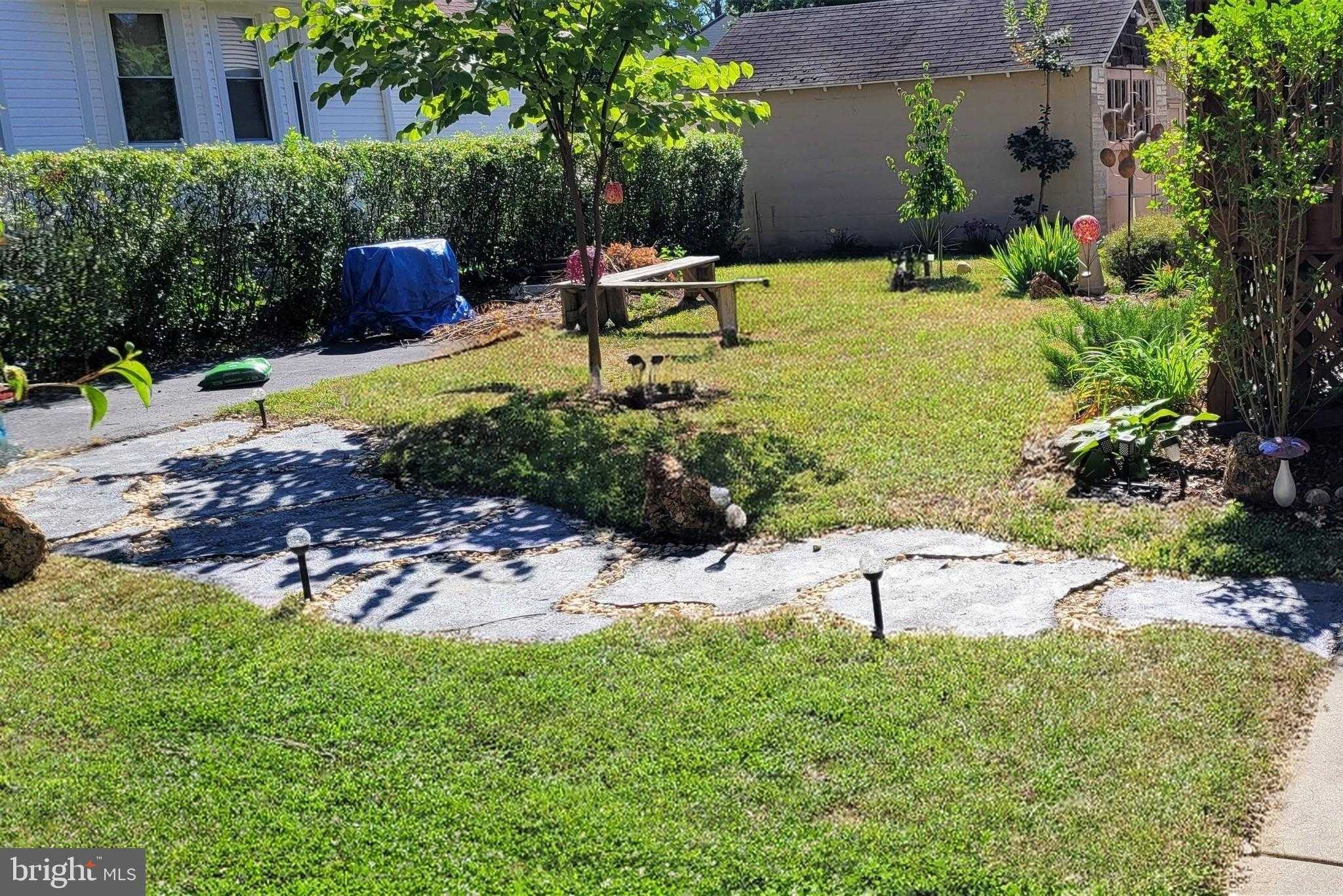 507 Morton Ave photo 39