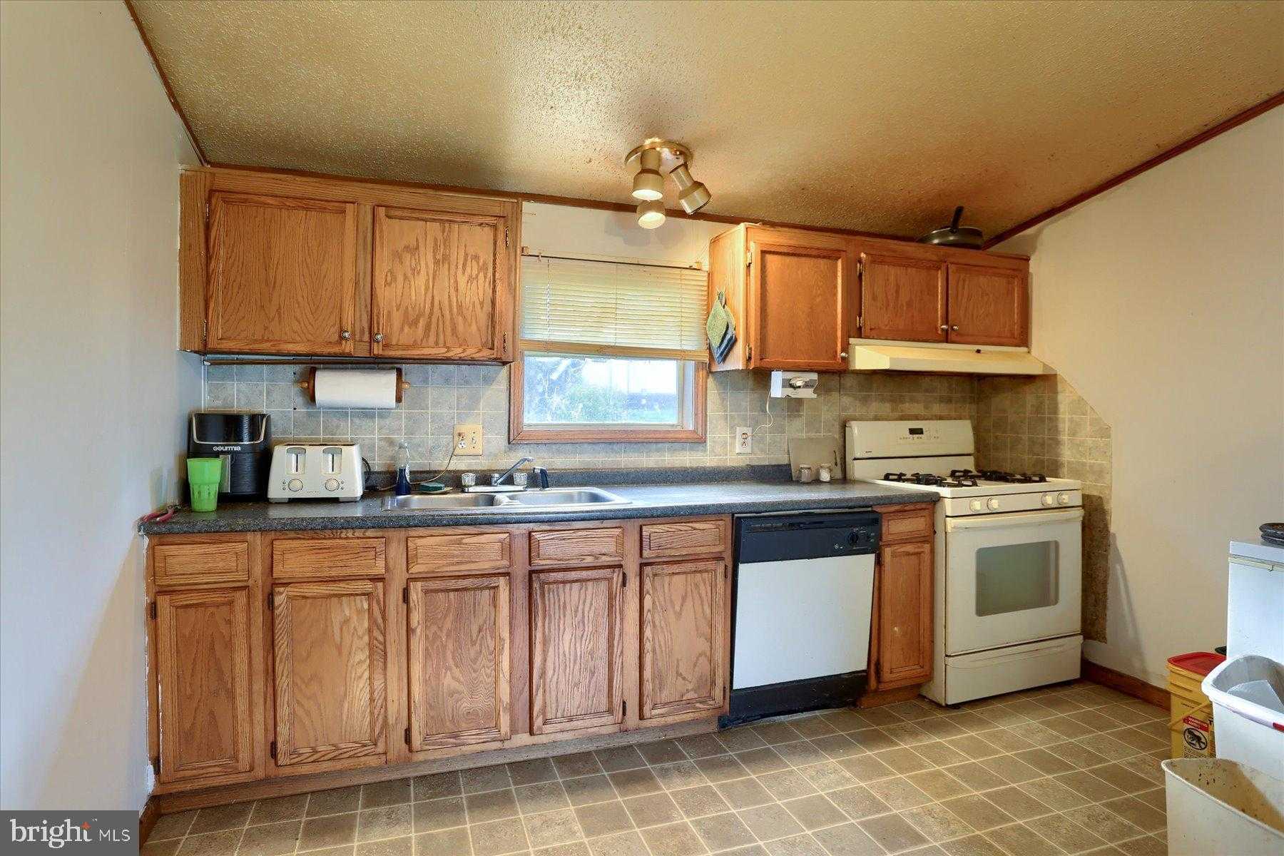 21 Walnut Ln photo 11