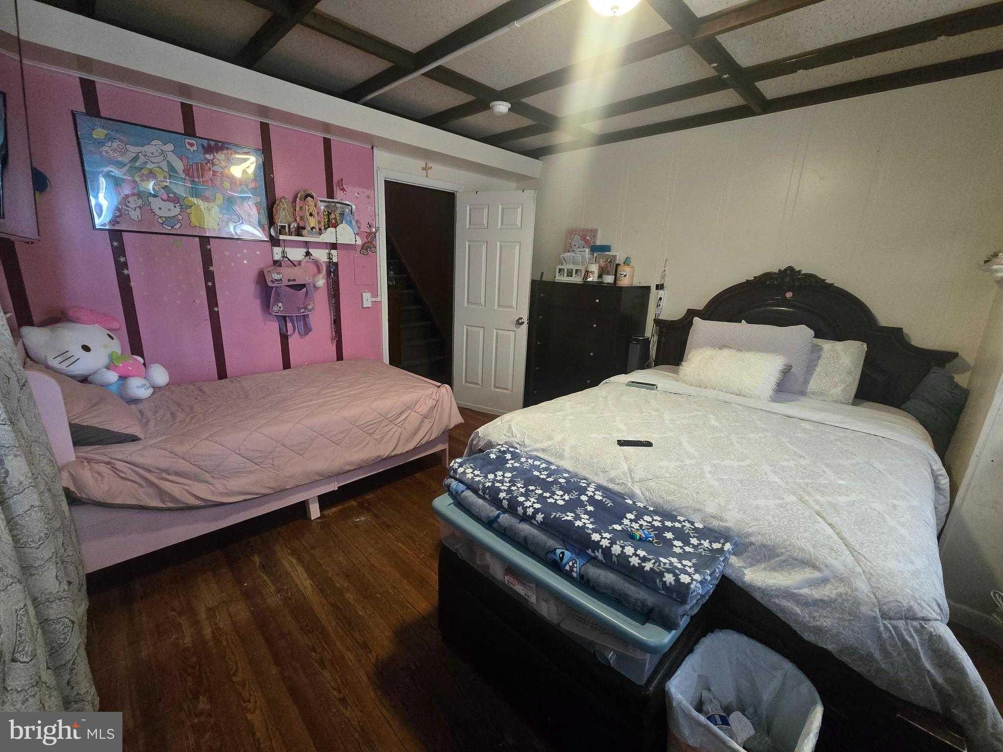 931 W Marshall St photo 19