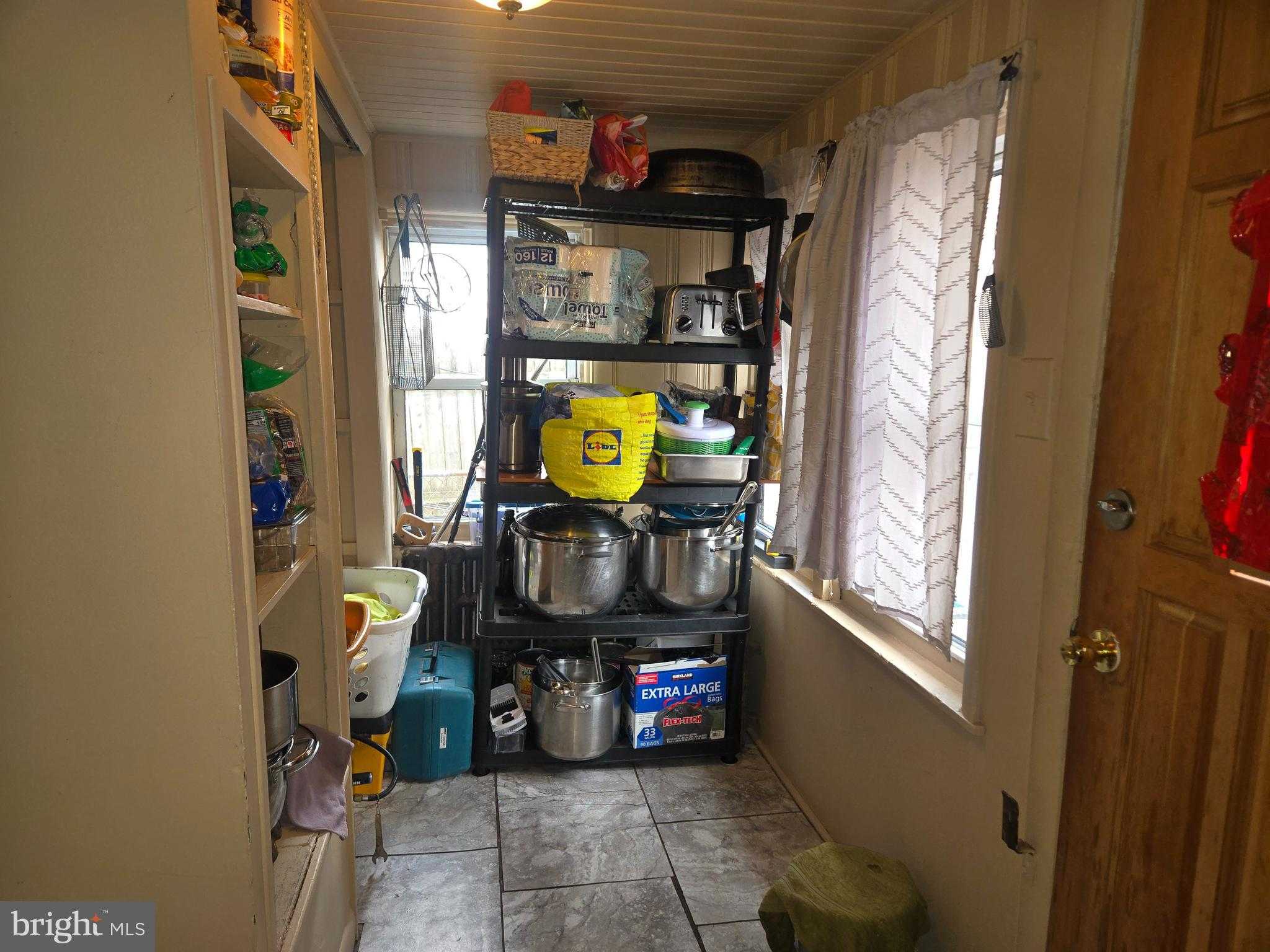 931 W Marshall St photo 9