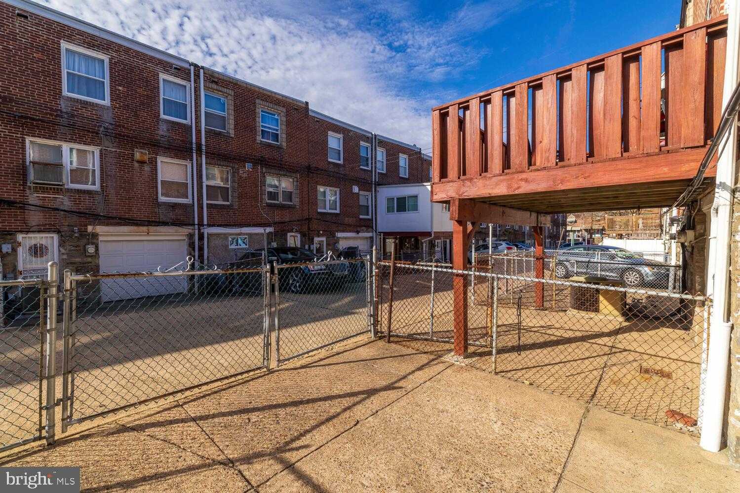 226 Benner St photo 4