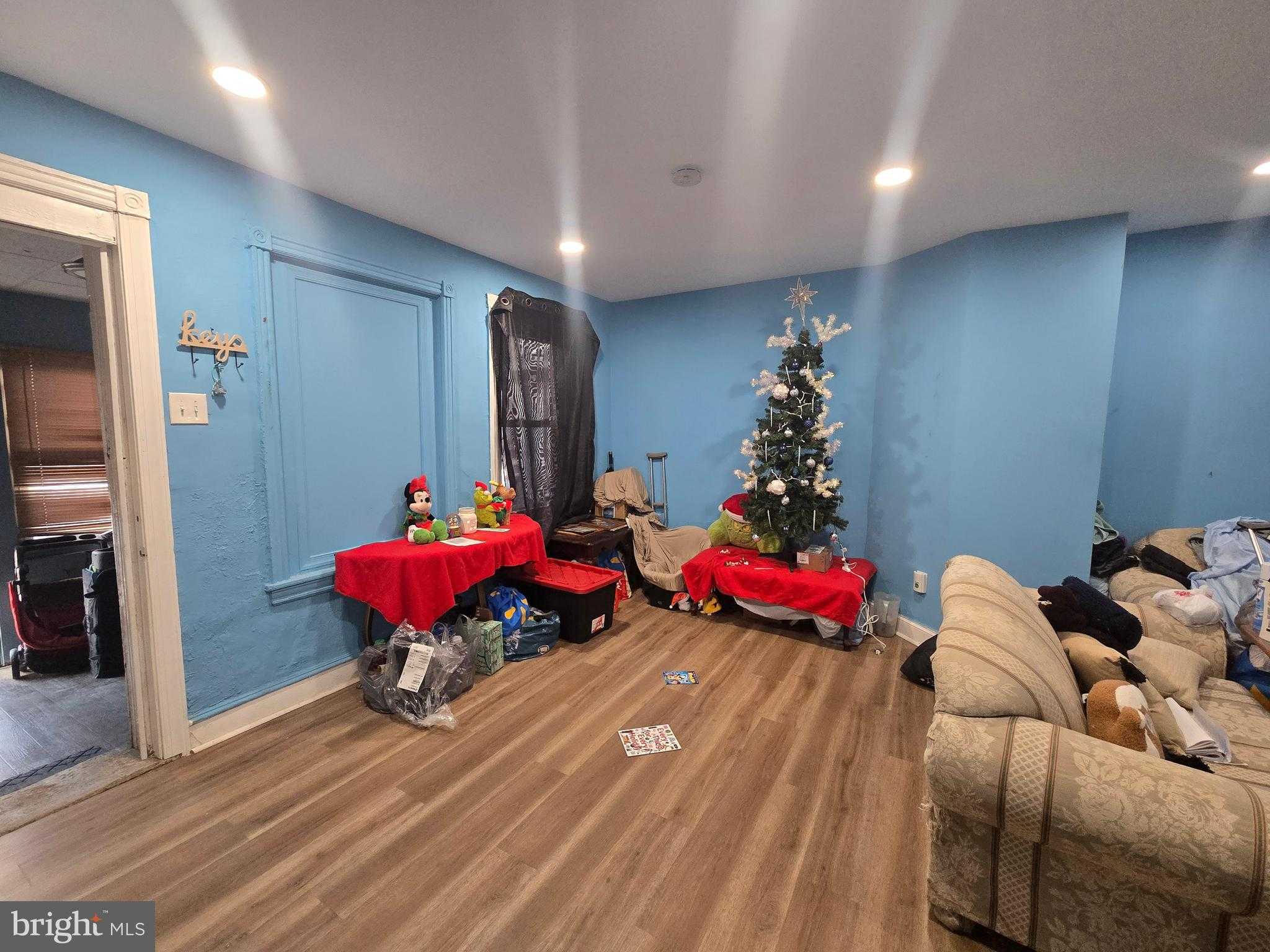 1135 Thomas St photo 3